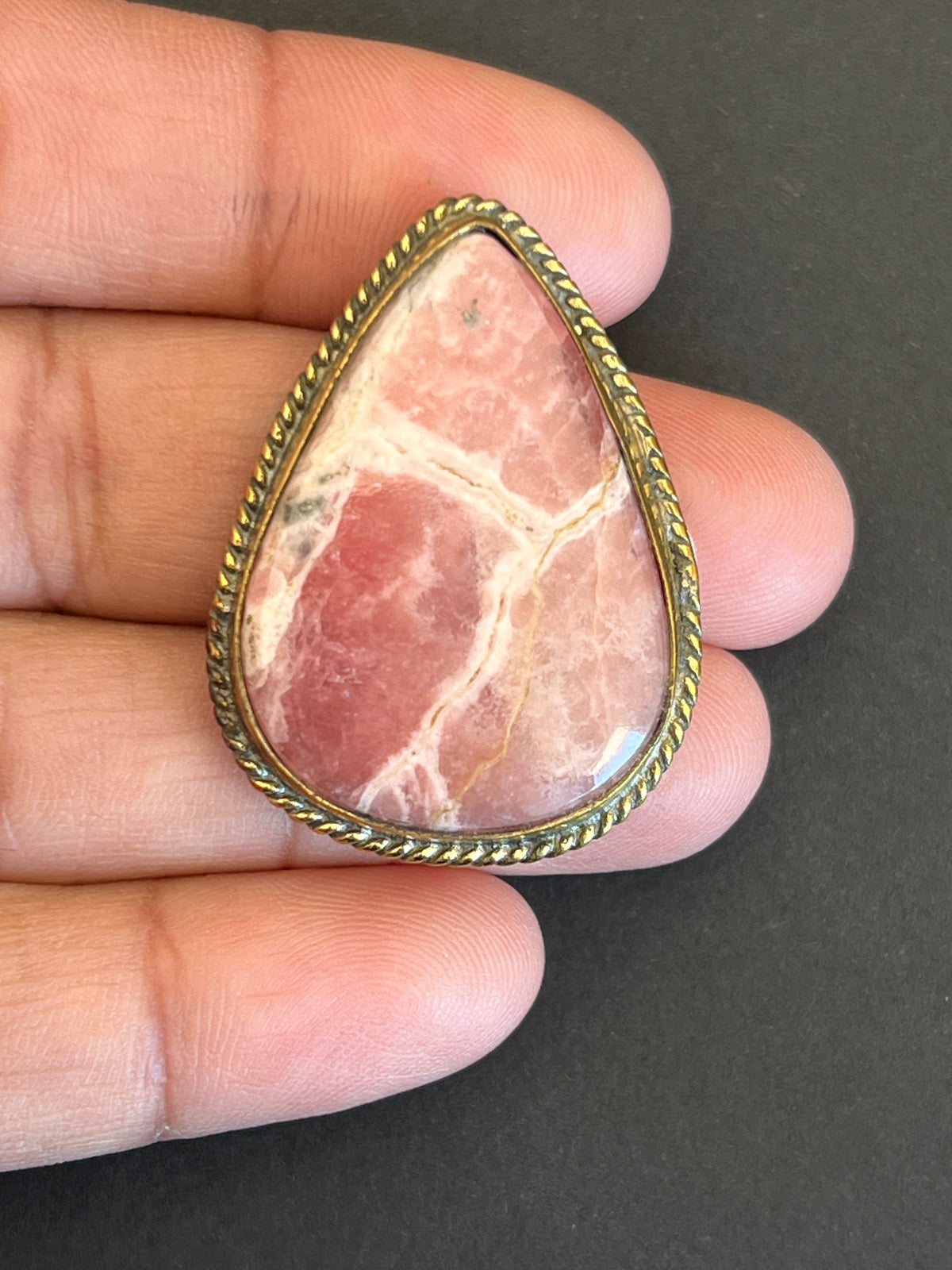Rhodochrosite sertie doré n°D4 (3,5cm x 2,6cm)