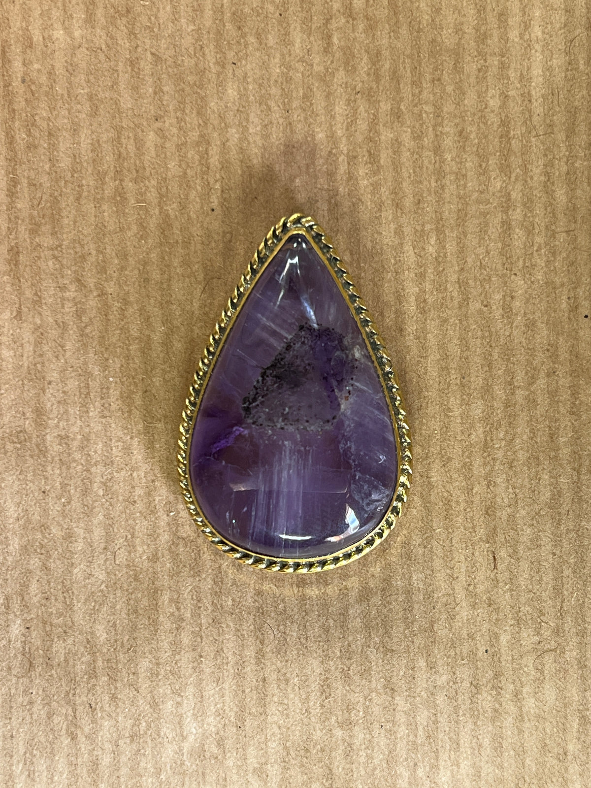 Améthyste sertie doré n°D1 (3,5cm x 2,2cm)