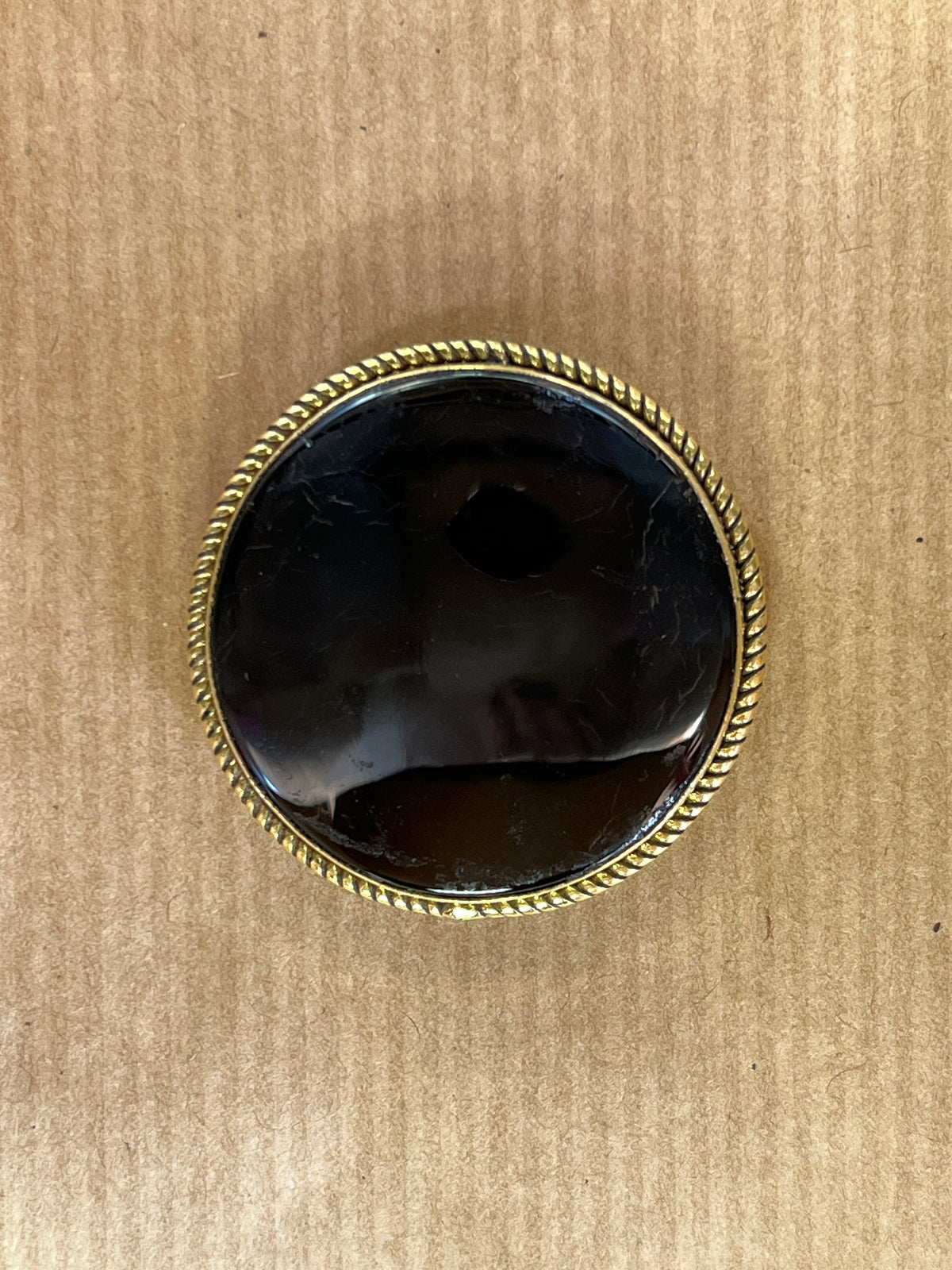 Onyx Noire sertie doré n°D2 (3,5cm x 3,5cm)