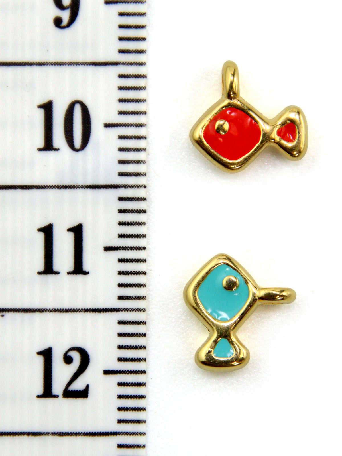 Pendentif petit poisson en zamak émaillé
