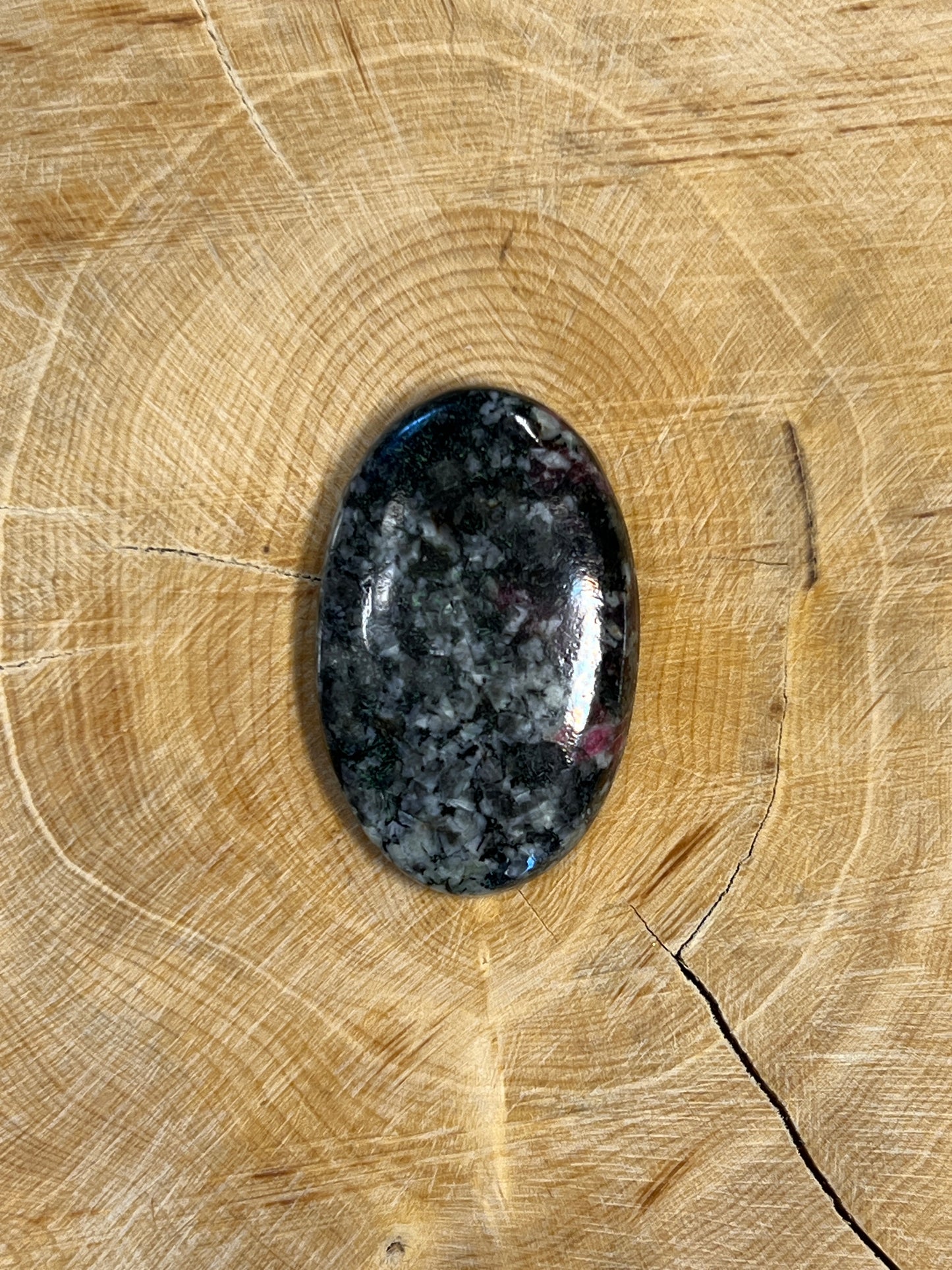 Eudialyte n°4 (3,1cm x 2cm)