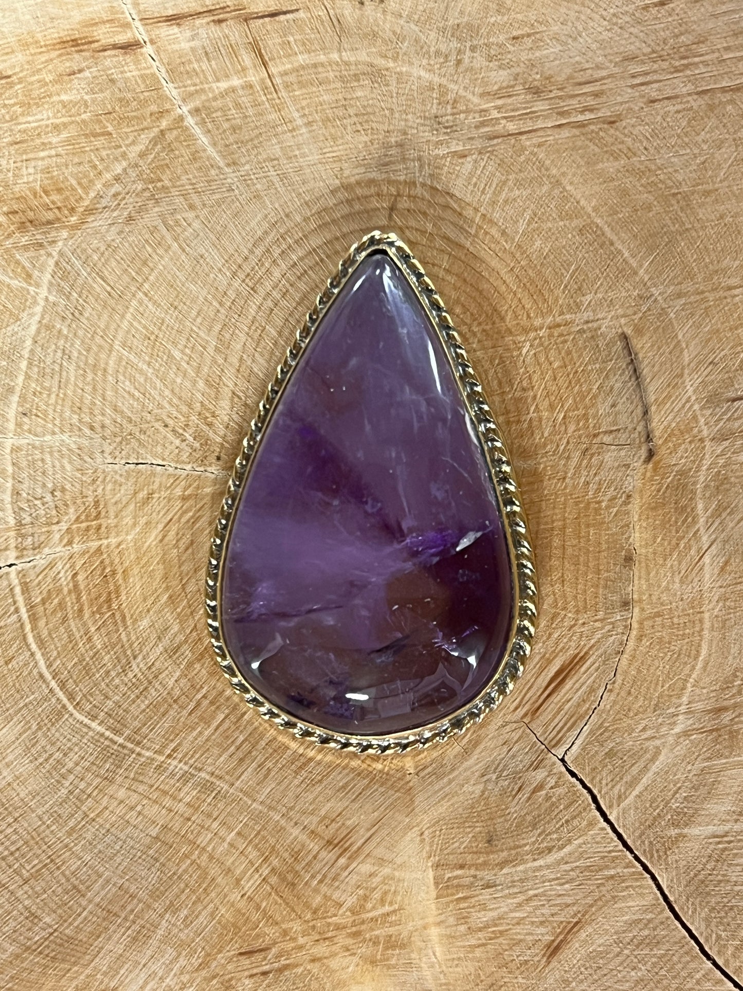 Améthyste sertie doré n°D2 (4cm x 2,6cm)
