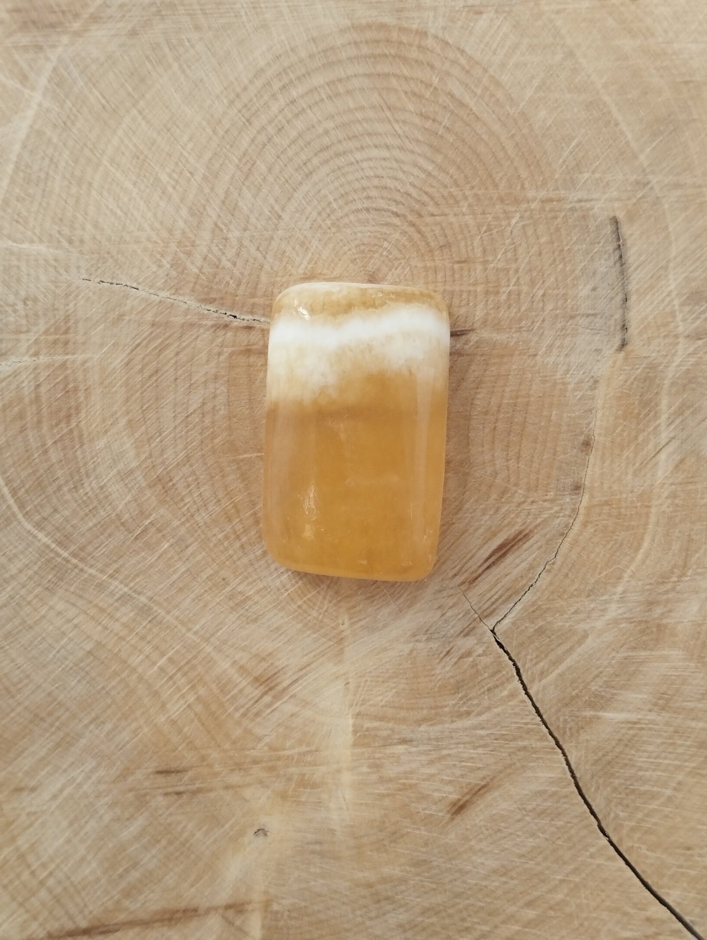 Aragonite Jaune n°1 (2,3 cm x 1,43 cm) - Solyluna Macramé