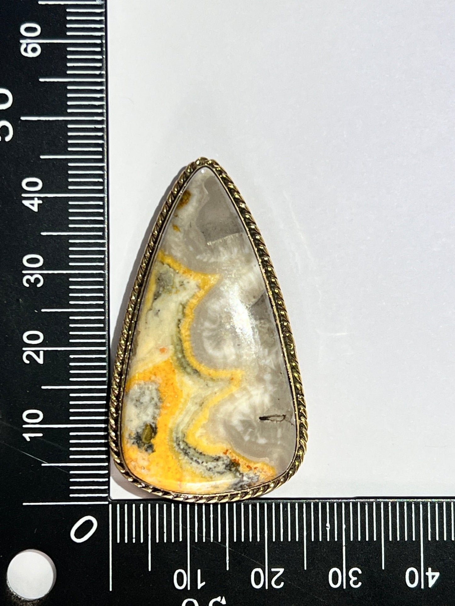 Bumble Bee sertie doré n°D4 (4,5cm x 2,6cm) - Solyluna Macramé