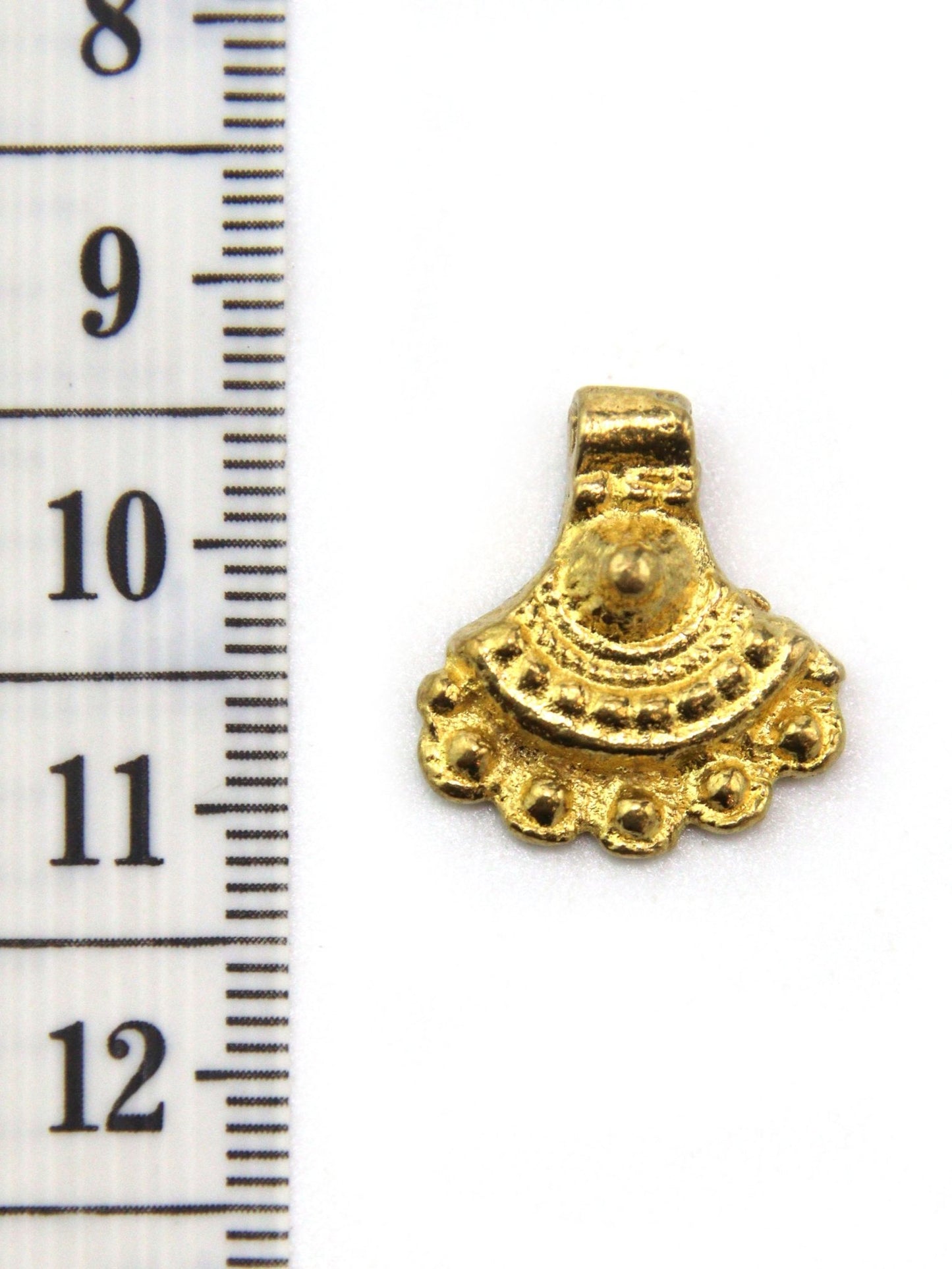 Charm éventail gothique indien laiton 18 mm - Solyluna Macramé