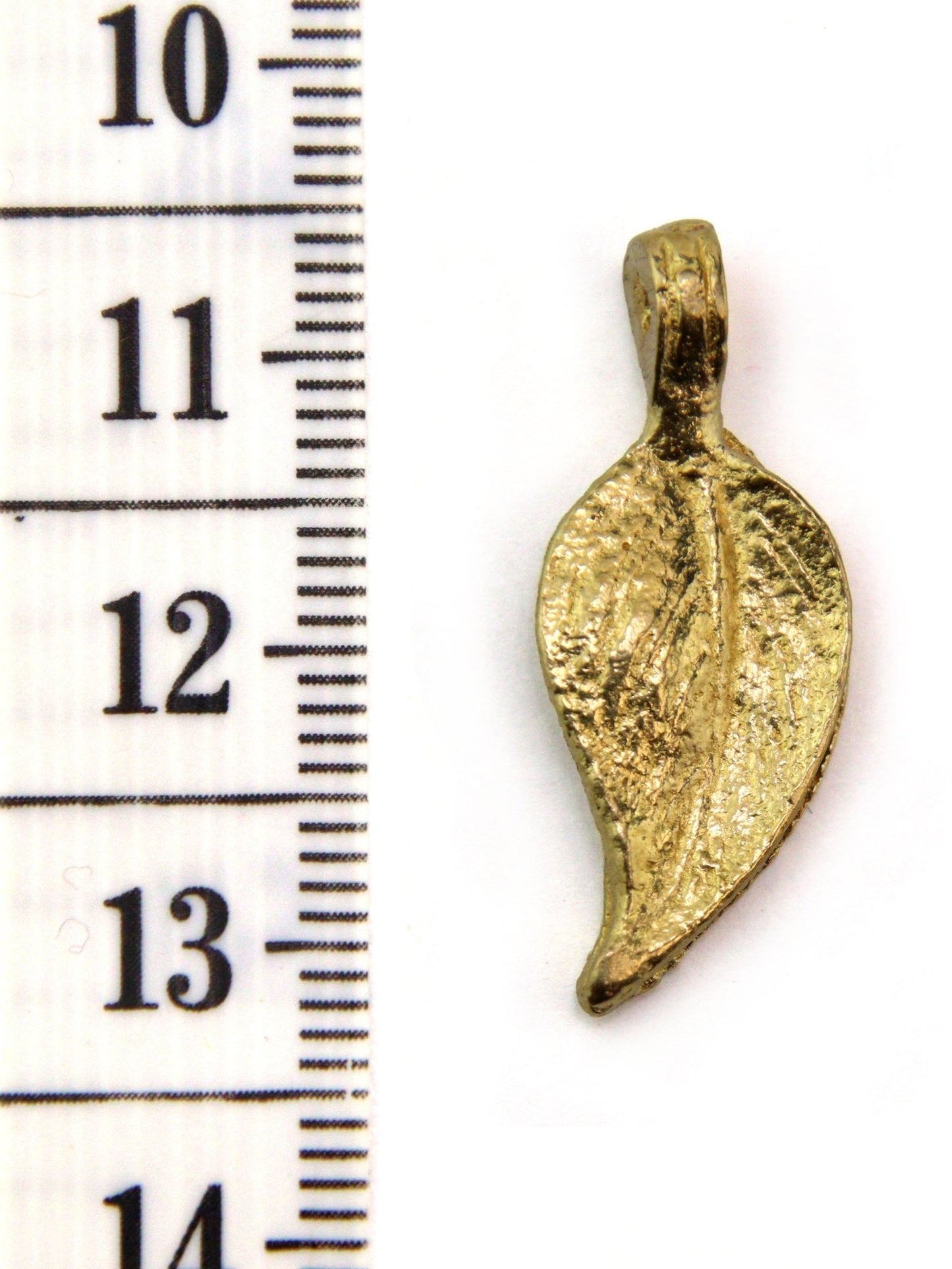 Charm feuille indien laiton 28 mm - Solyluna Macramé