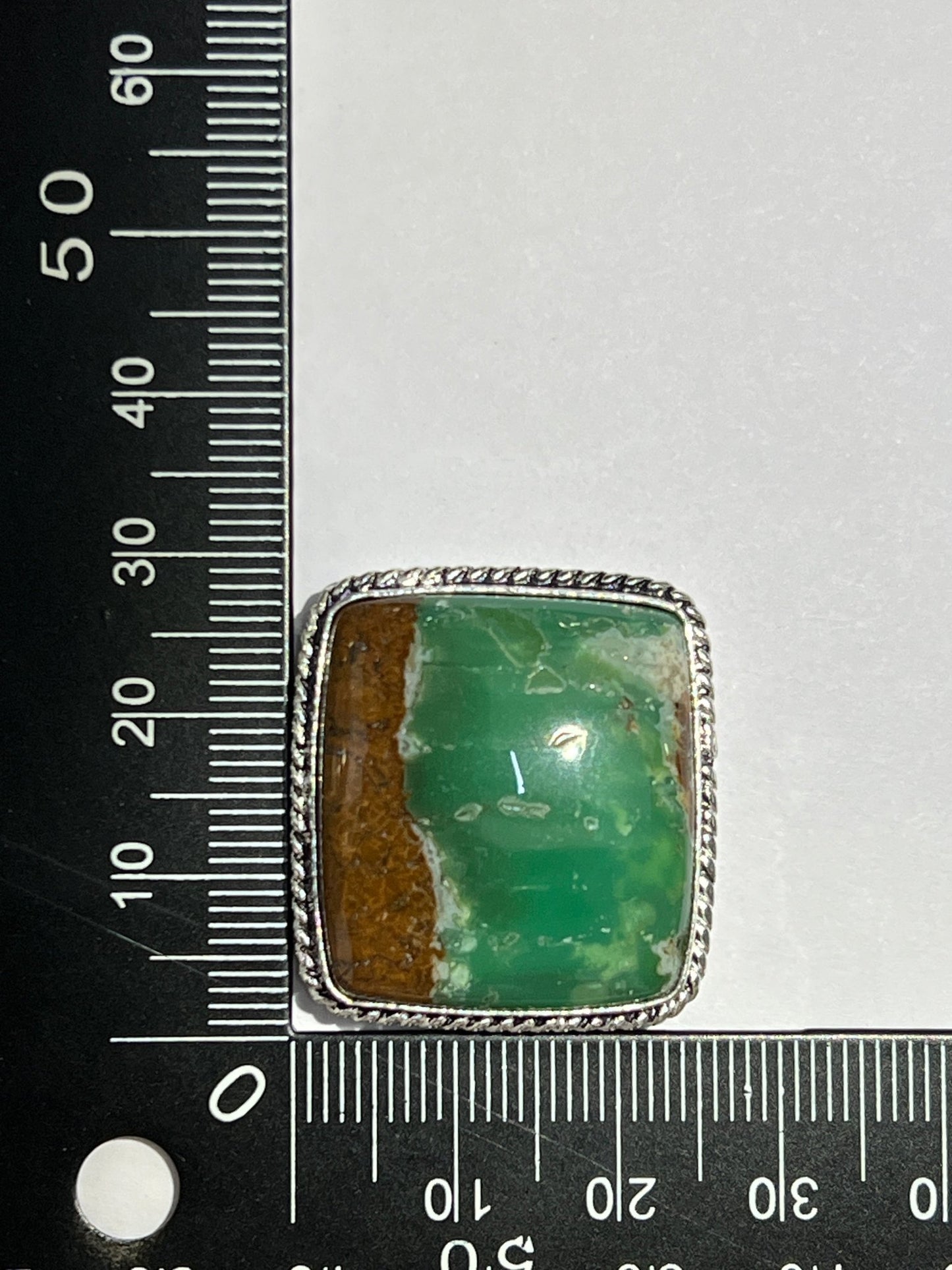 Chrysoprase sertie argenté n°A4 (2,9cm x 2,6cm) - Solyluna Macramé
