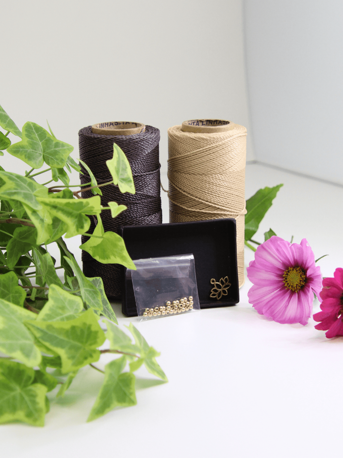 Collier Lotus - Le Livre Solyluna - Solyluna Macramé