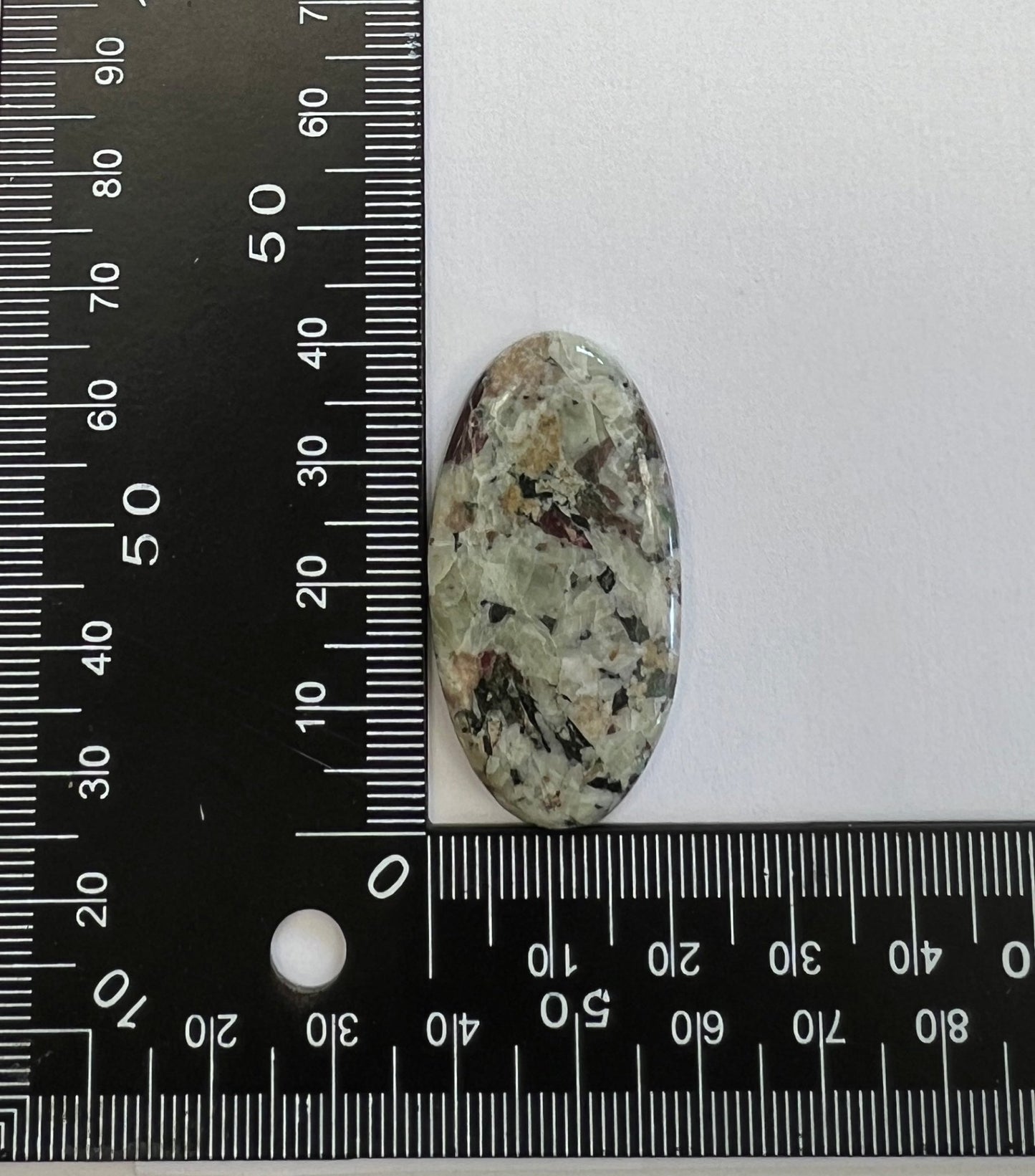 Eudialyte n°2 (4cm x 2,2cm) - Solyluna Macramé