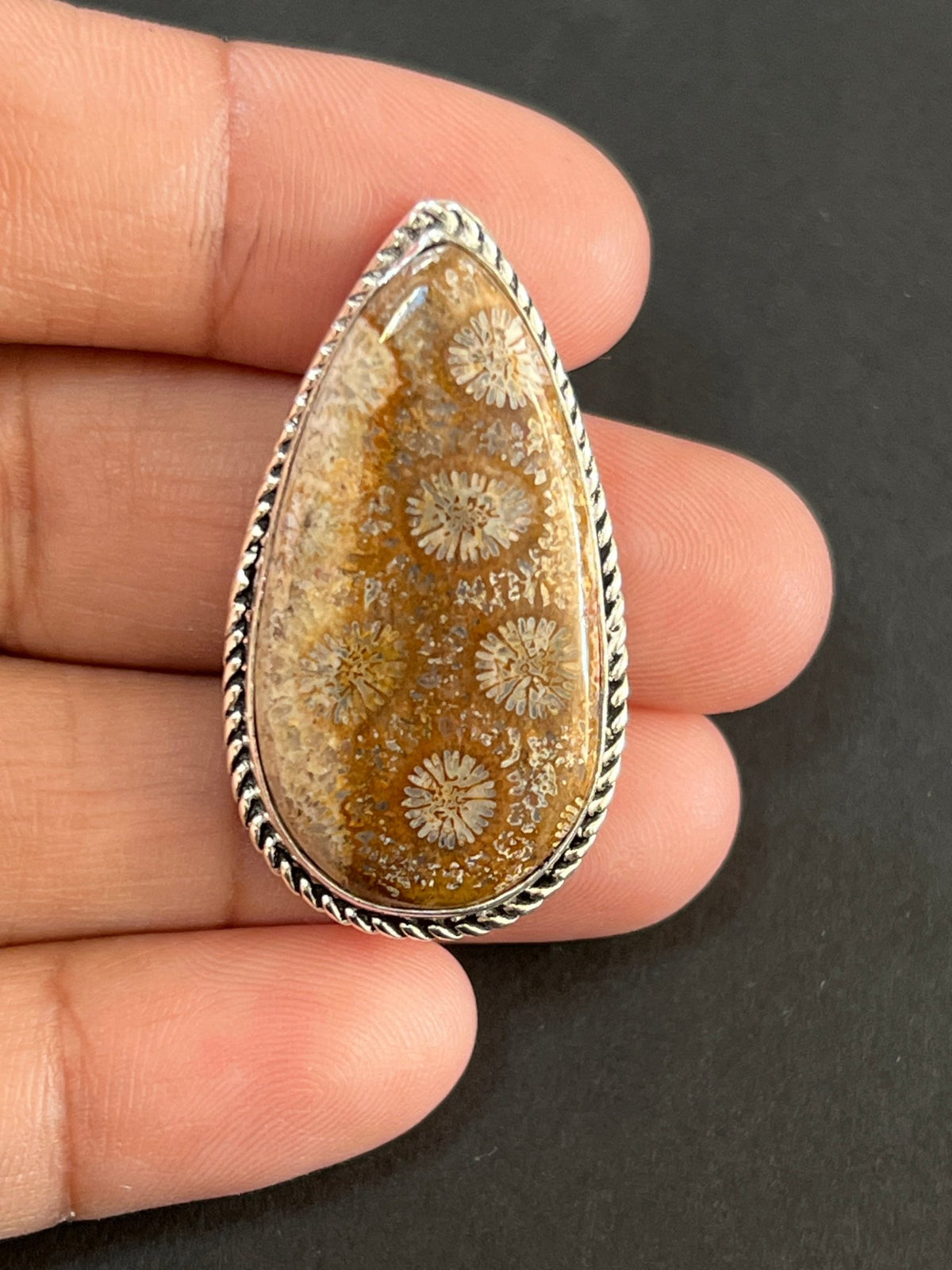 Fossile Corail sertie argenté n°A5 (3,7cm x 2,1cm) - Solyluna Macramé
