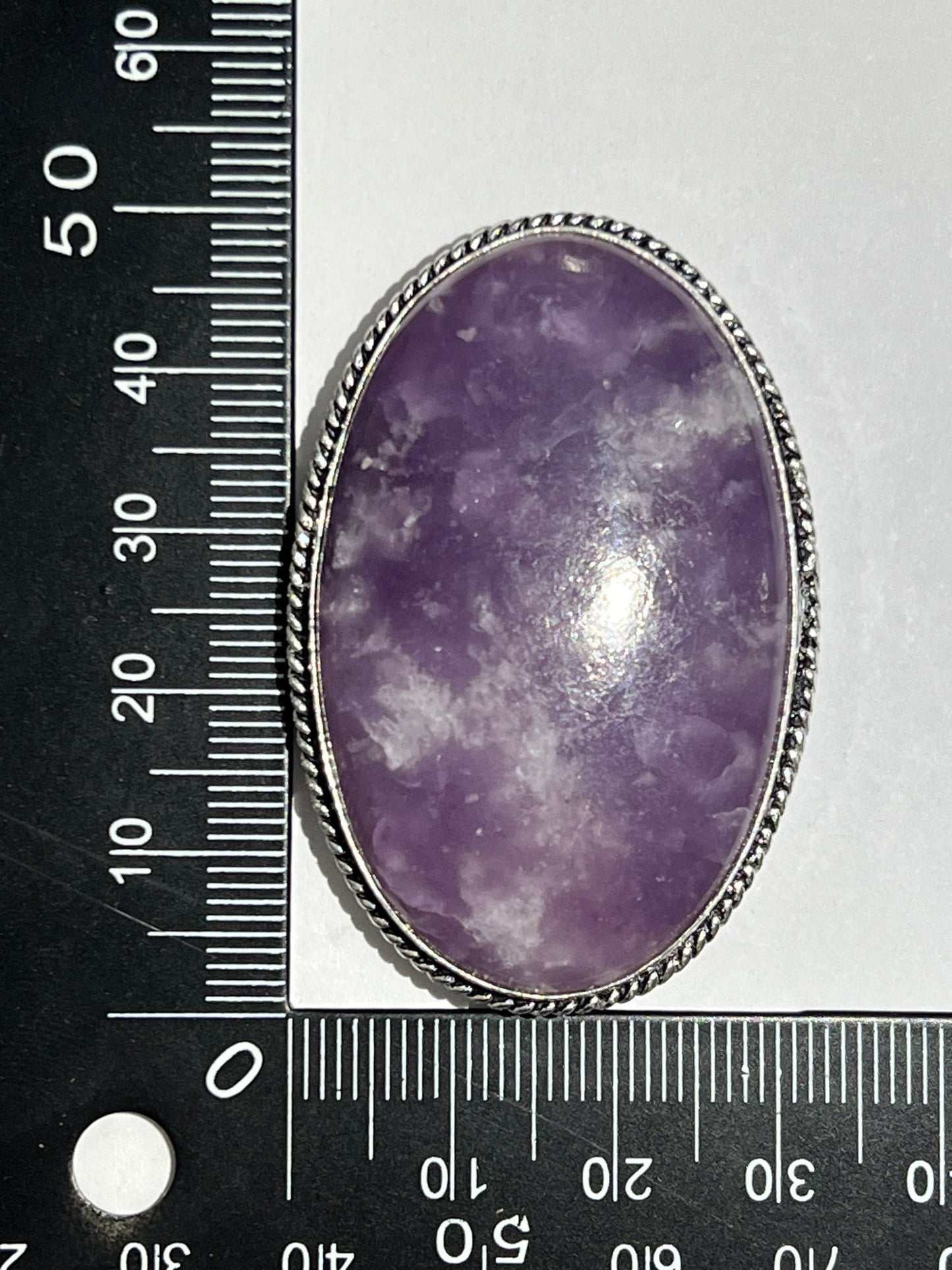 Lépidolite sertie argenté n°A3 (4,9cm x 3,2cm) - Solyluna Macramé