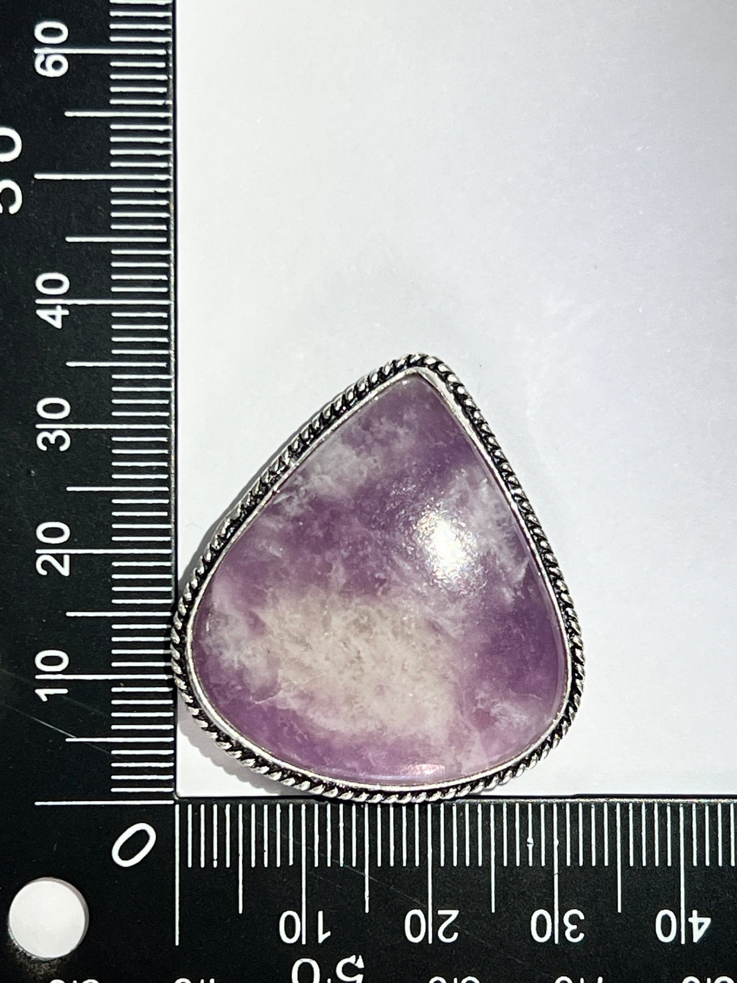 Lépidolite sertie argenté n°A3 (3,5cm x 3,2cm) - Solyluna Macramé