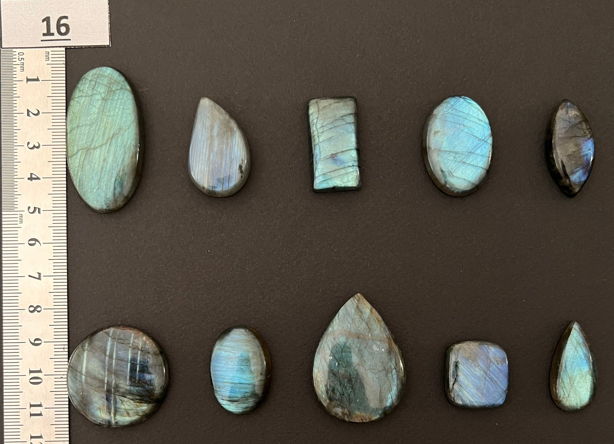 Lot n°16 - 10 Labradorites | Formes et tailles variées - Solyluna Macramé