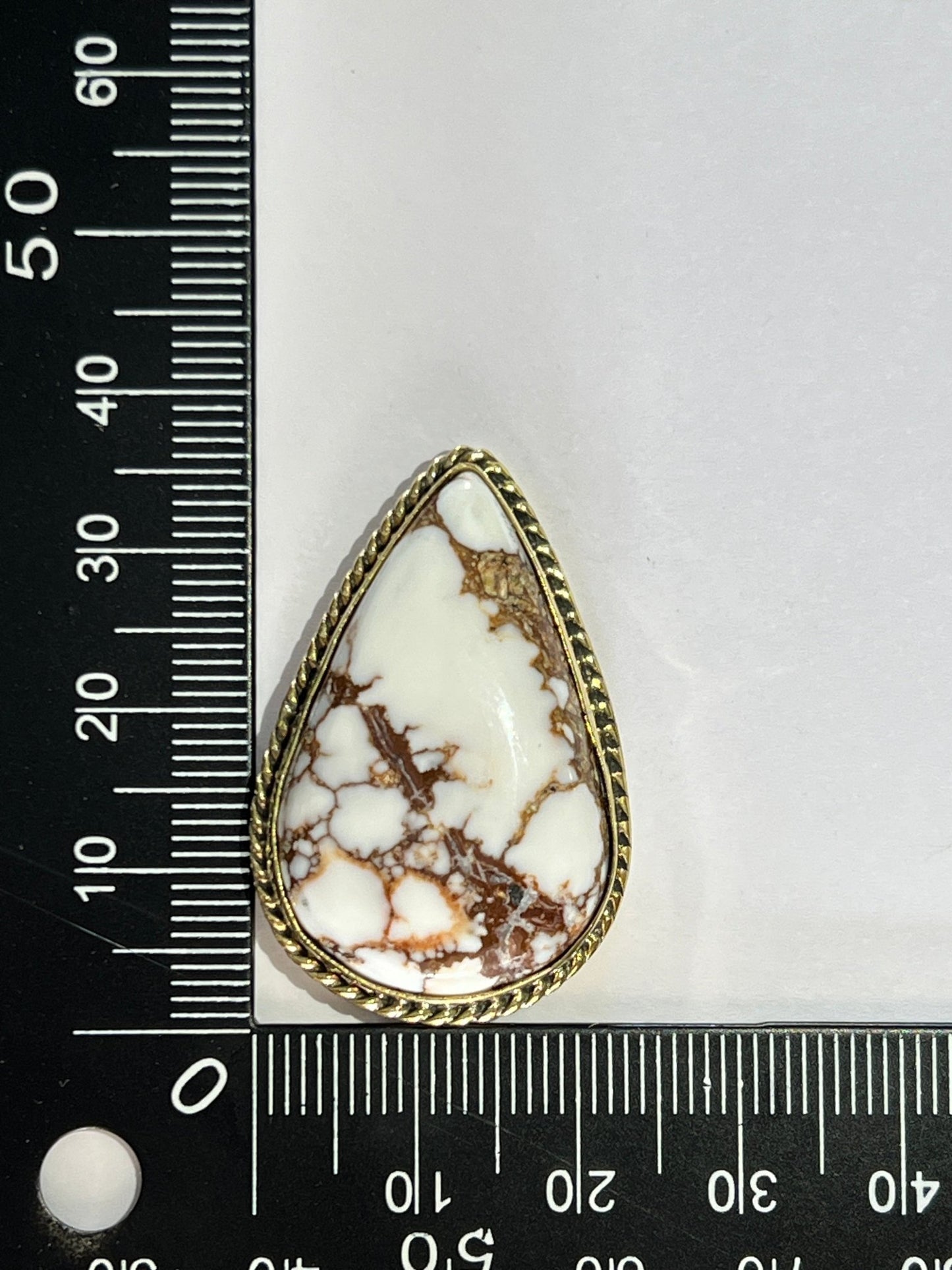 Magnésite de cheval sertie doré n°D3 (3,6cm x 2,4cm) - Solyluna Macramé