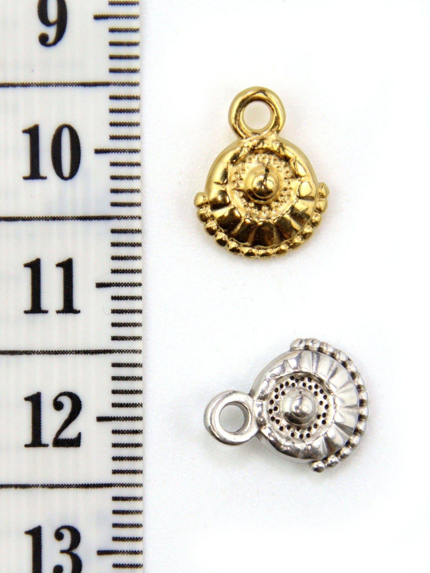 Pendentif coquillage bohème zamak 13 mm - Solyluna Macramé