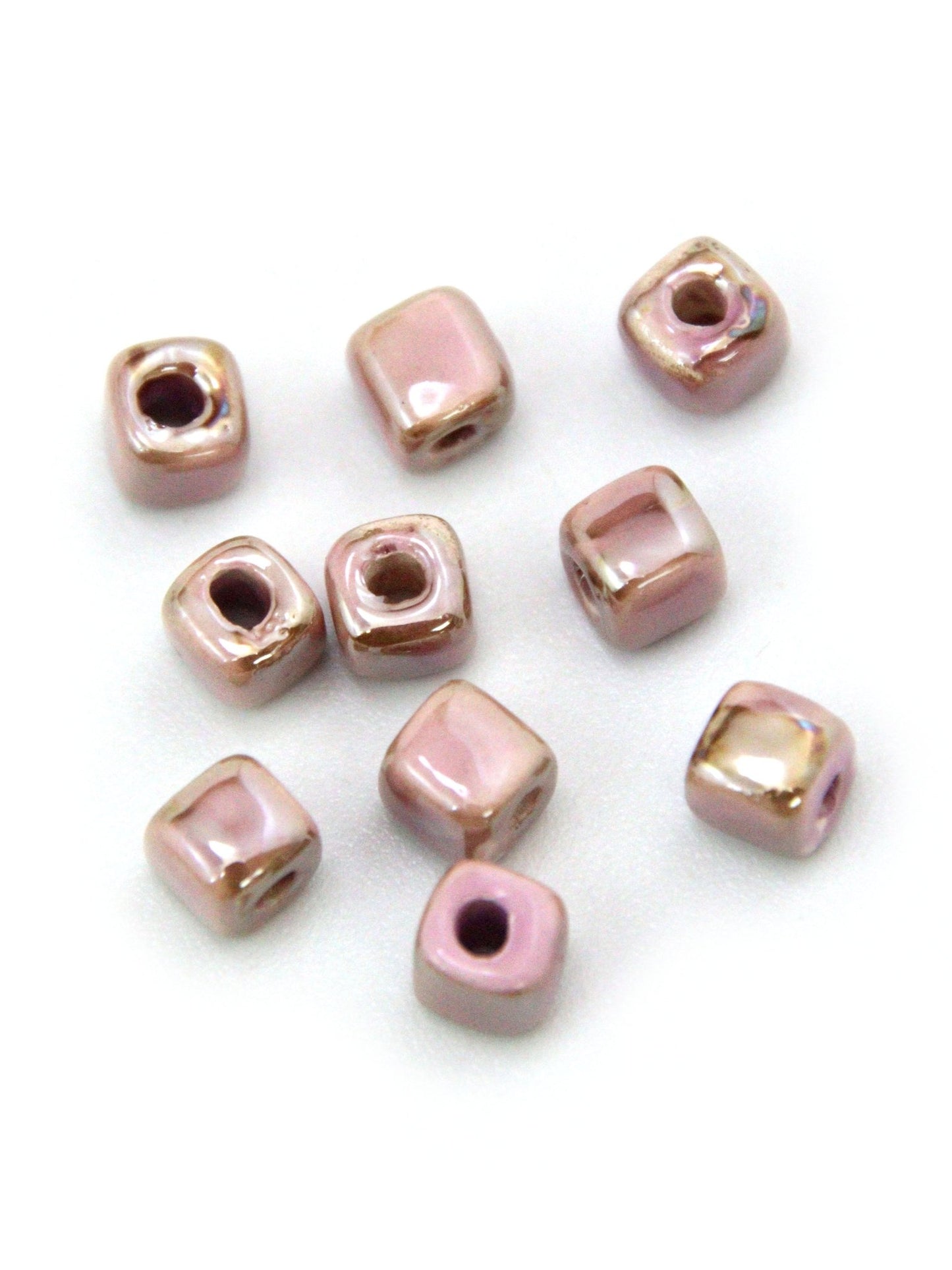 Perles cube céramique émaillée - Rose poudre - Solyluna Macramé