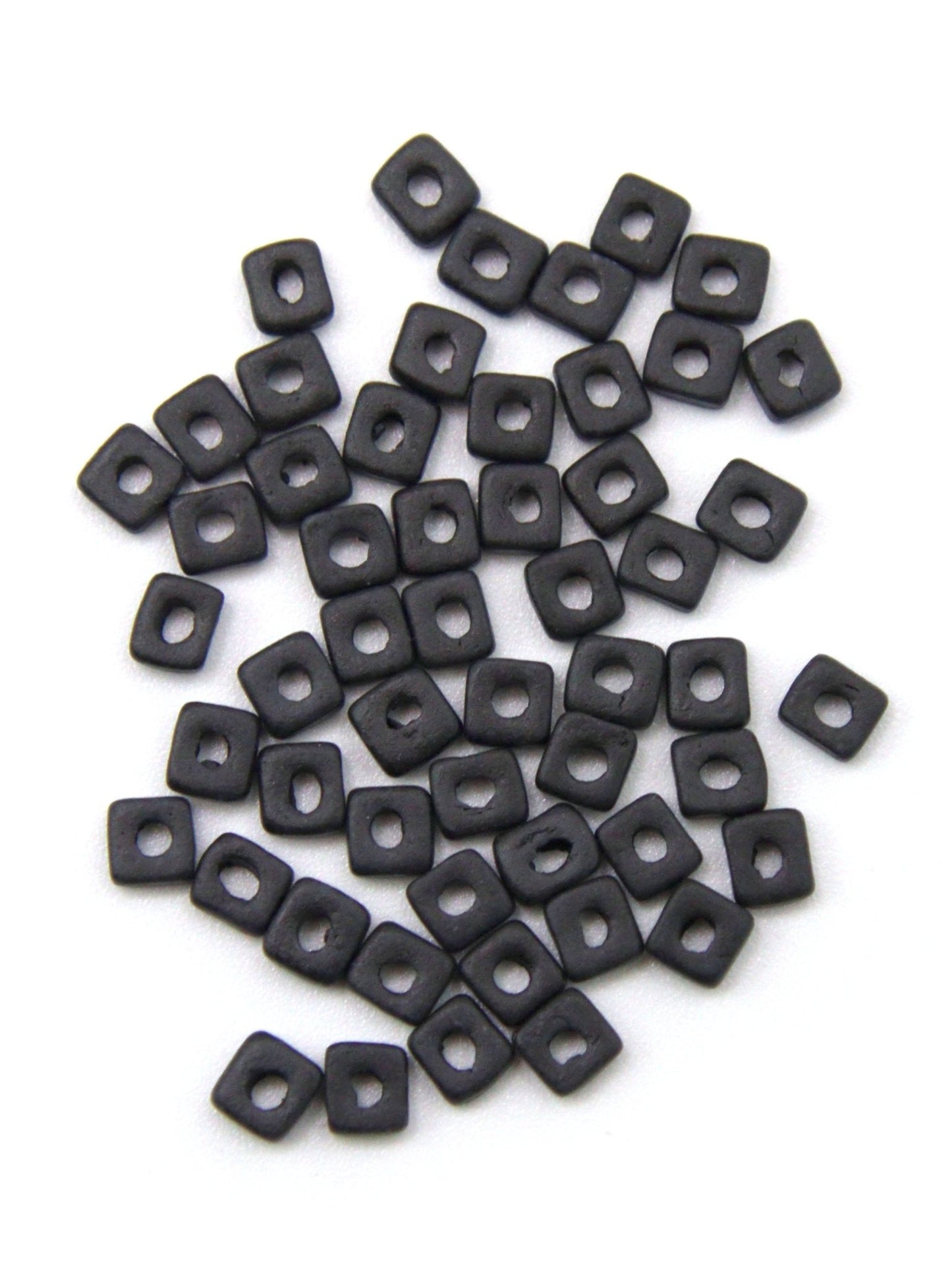 Perles plates en céramique - Noir - Solyluna Macramé