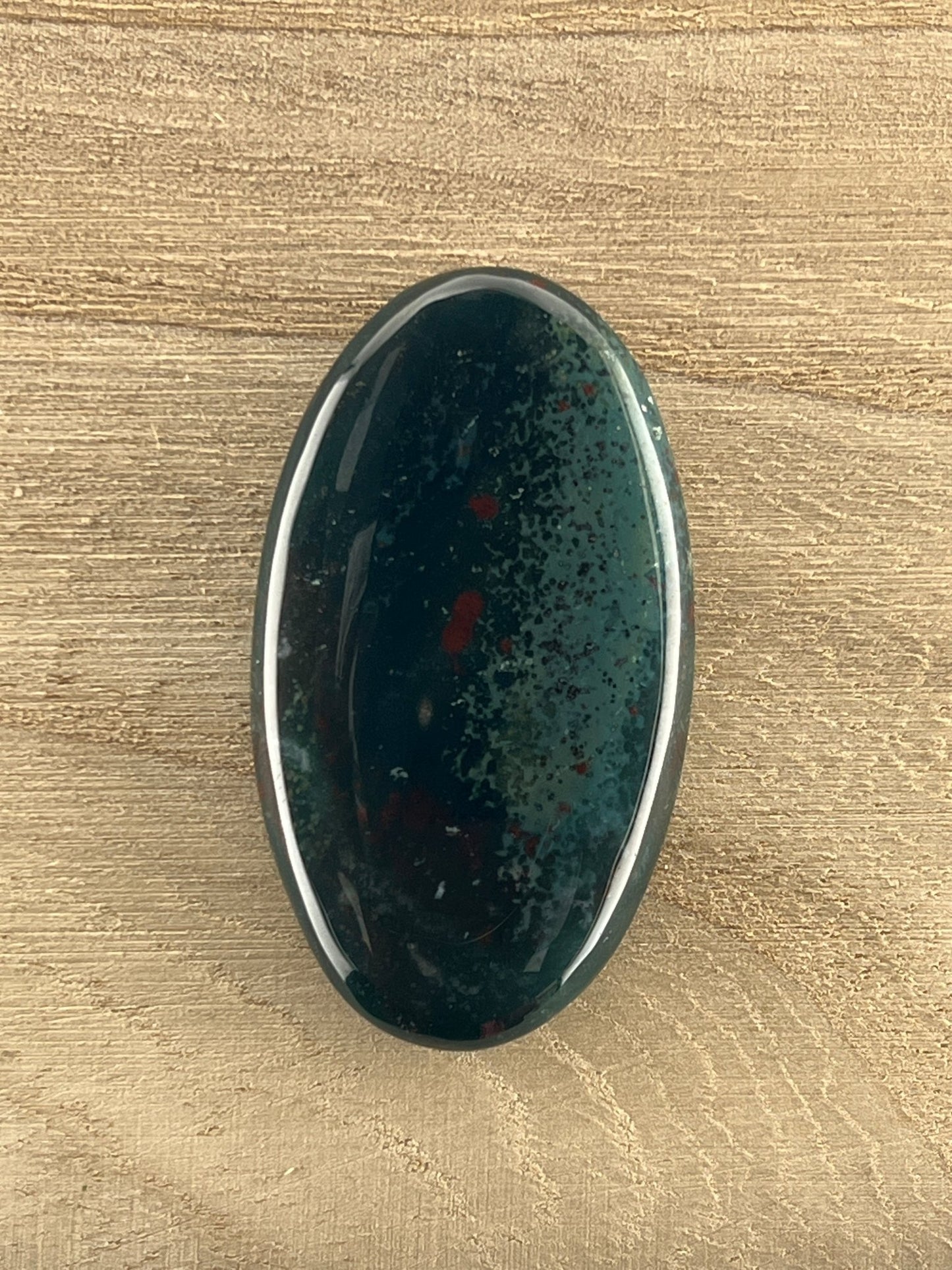 Pierre de Sang n°5 (5cm x 2,7cm) - Solyluna Macramé