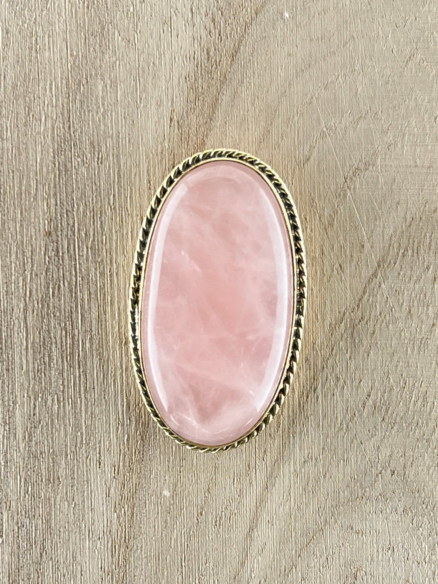 Quartz Rose sertie doré n°D3 (4cm x 2,4cm) - Solyluna Macramé