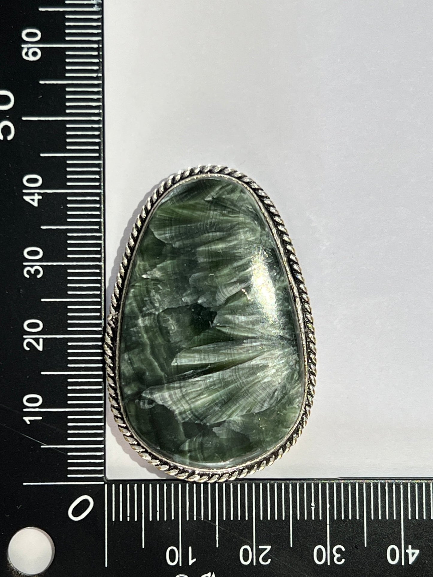 Séraphinite sertie argenté n°A5 (4,2cm x 12,8cm) - Solyluna Macramé