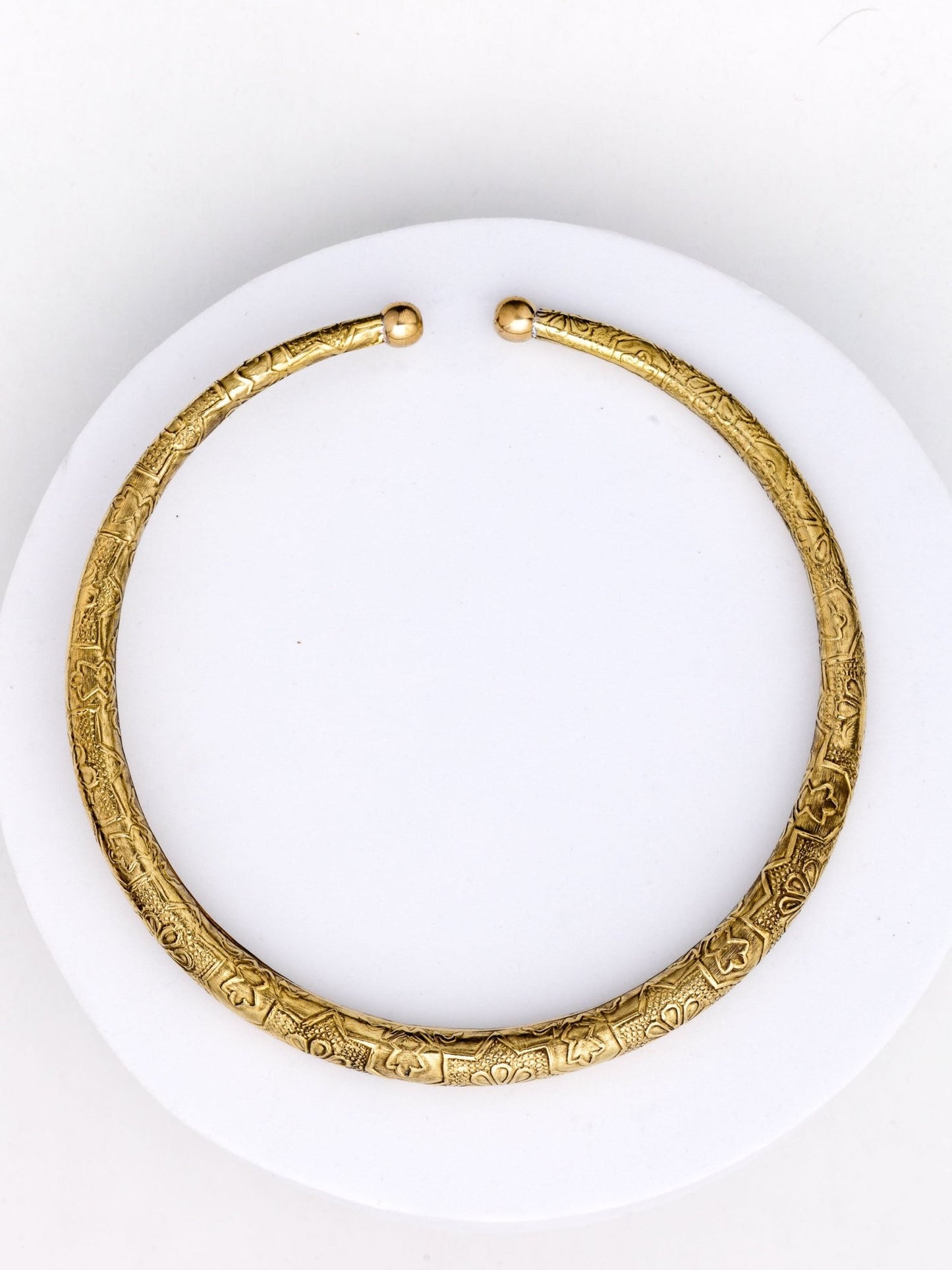 Torque épais "Fleur" en laiton - Solyluna Macramé