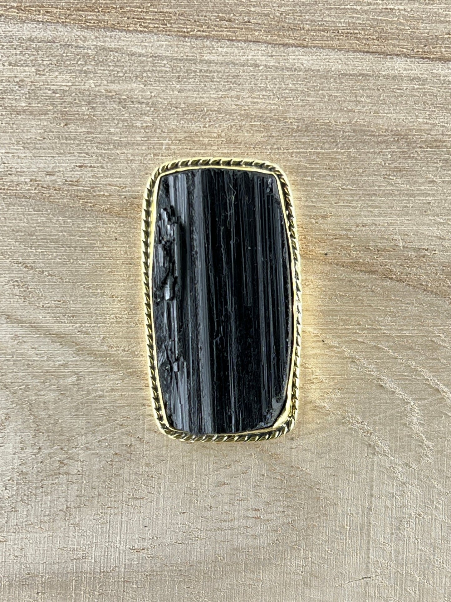 Tourmaline sertie doré n°D4 (3,8cm x 2,1cm) - Solyluna Macramé