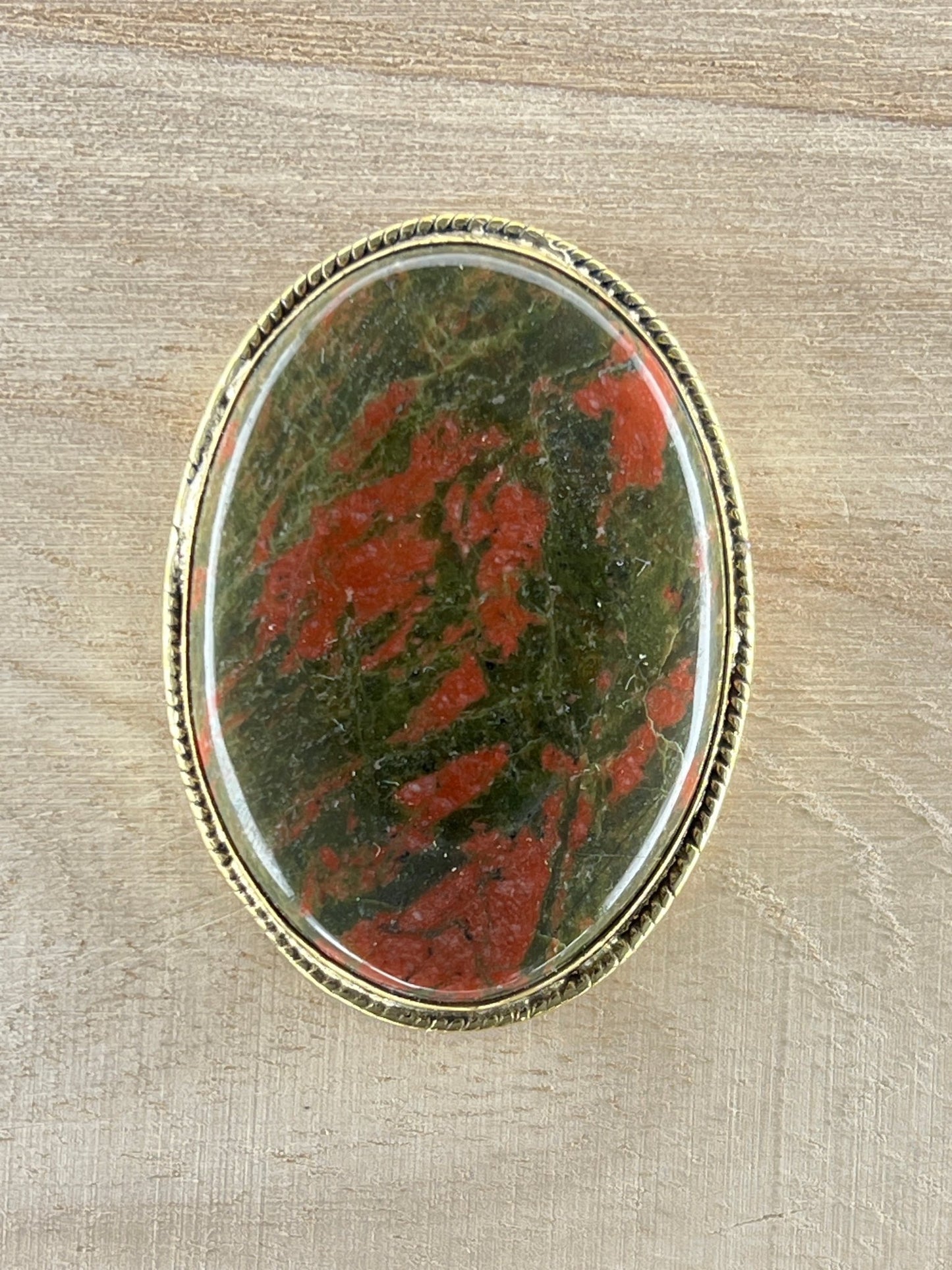 Unakite sertie doré n°D4 (5,1cm x 3,7cm) - Solyluna Macramé