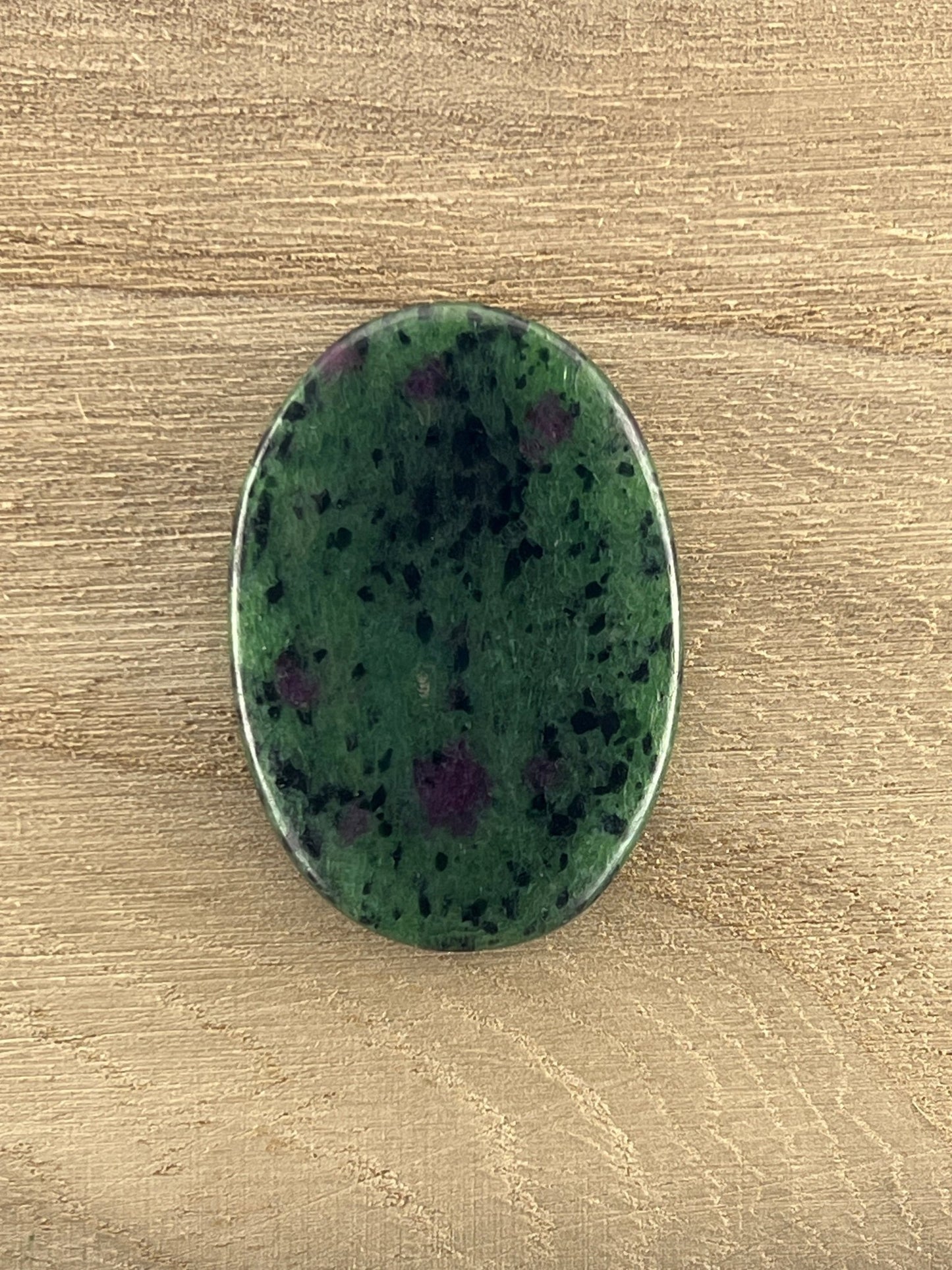 Zoïsite Rubis n°2 (3,6cm x 2,6cm) - Solyluna Macramé