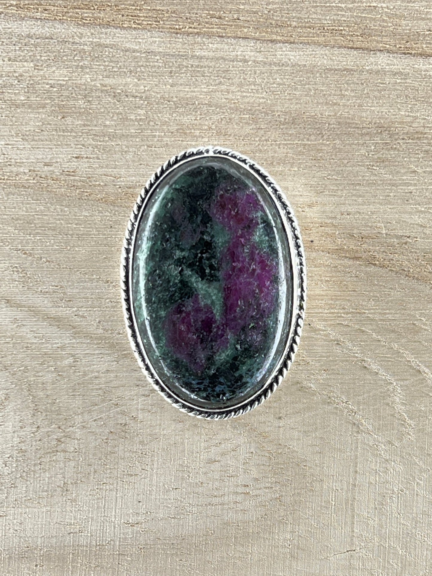 Zoïsite Rubis sertie argenté n°A4 (3,8cm x 2,5cm) - Solyluna Macramé