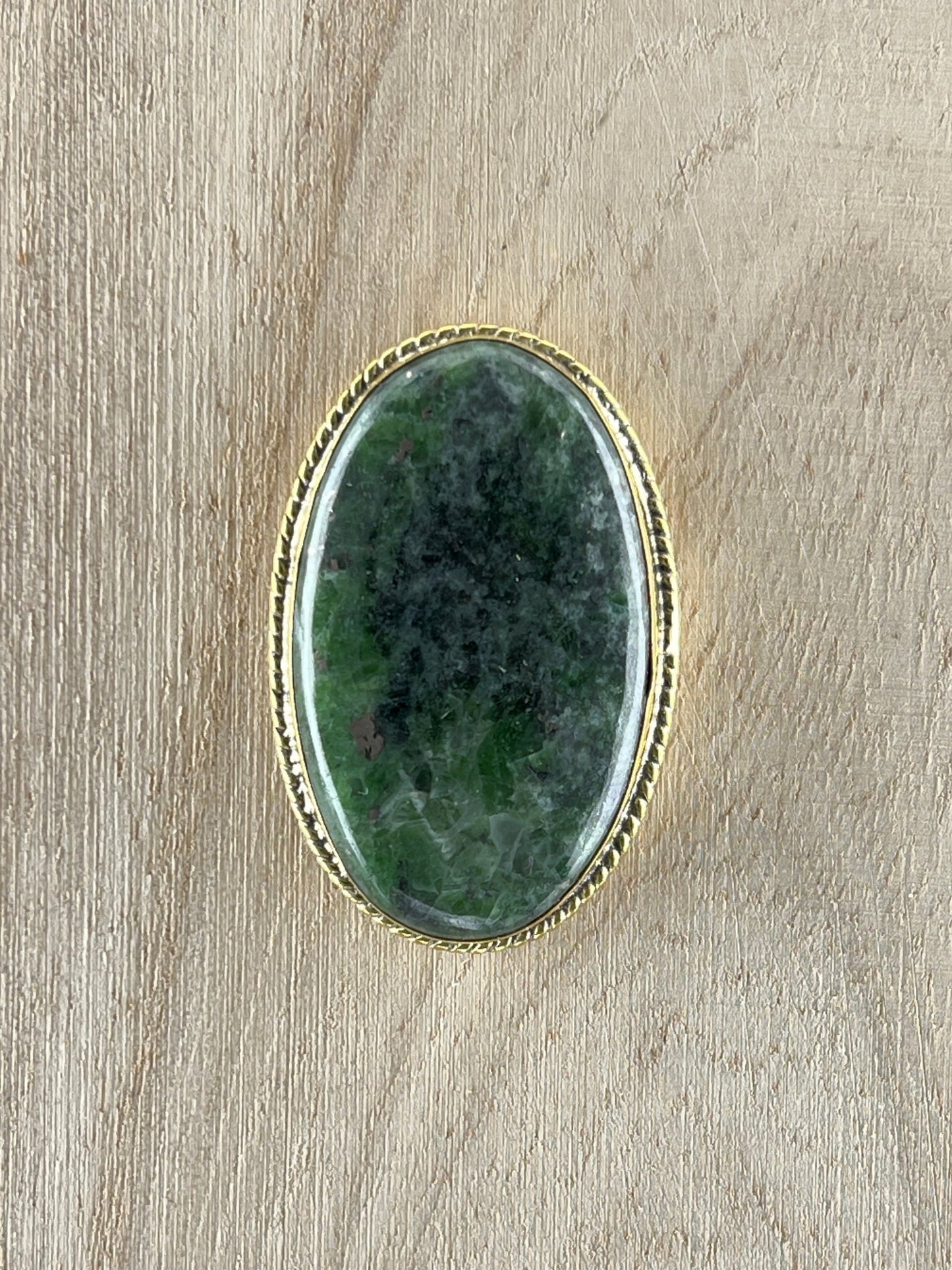 Zoïsite Rubis sertie doré n°D3 (3,8cm x 2,5cm) - Solyluna Macramé