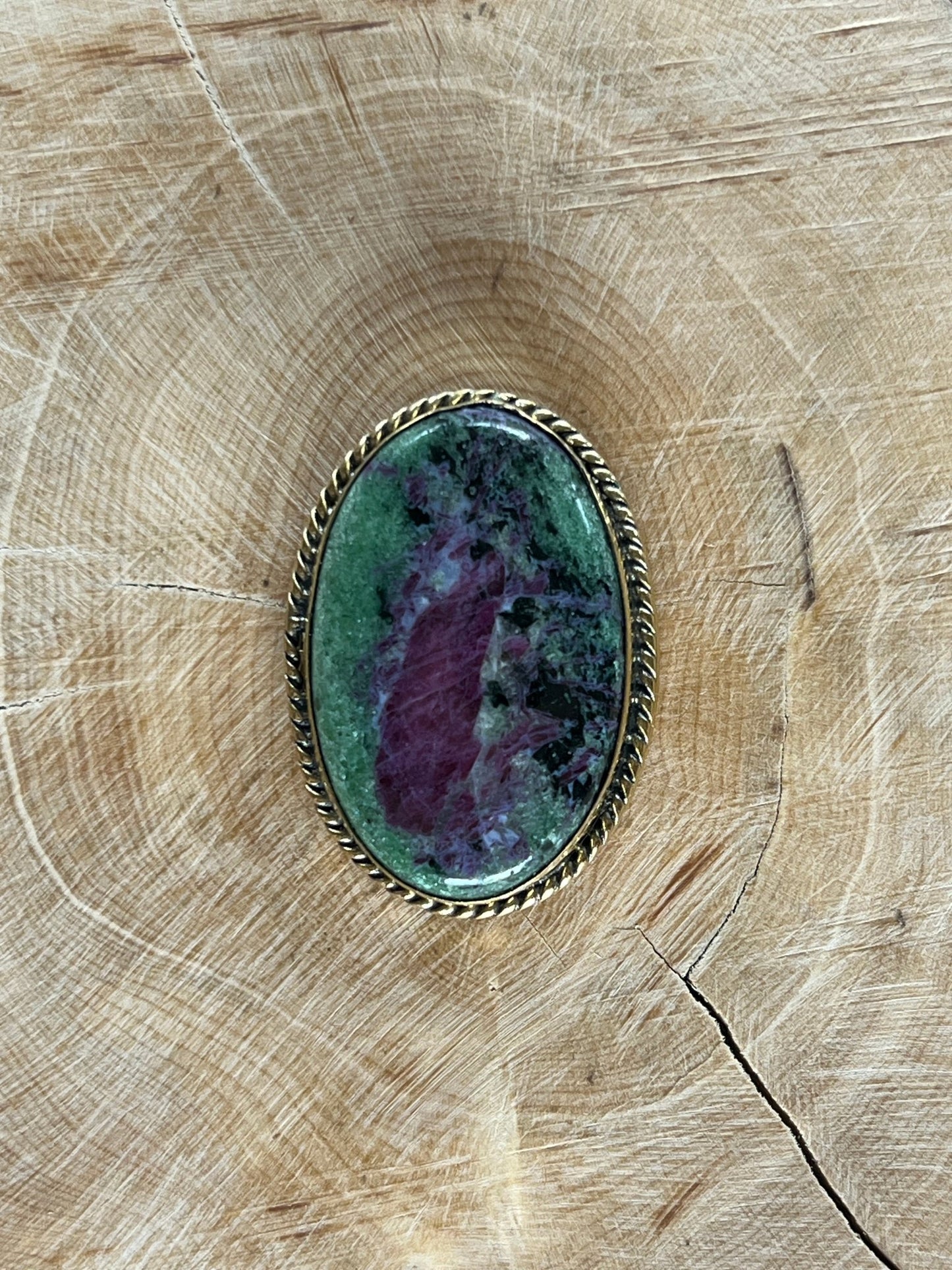 Zoïsite Rubis sertie doré n°D4 (3,2cm x 2,2cm) - Solyluna Macramé