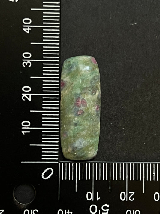 Rubis Fuschite n°5 (3,2cm x 1,2cm)