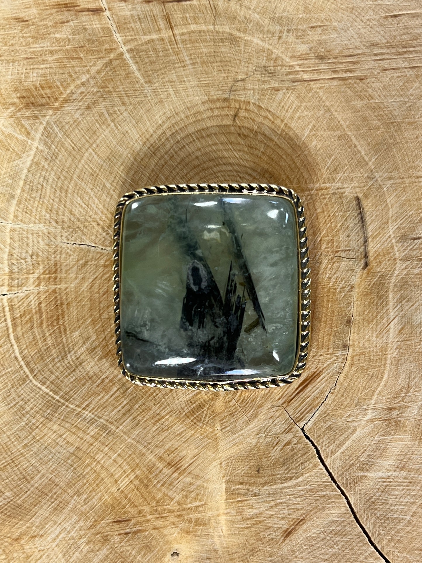 Préhnite Rutile sertie doré n°D4 (2,9cm x 2,8cm)