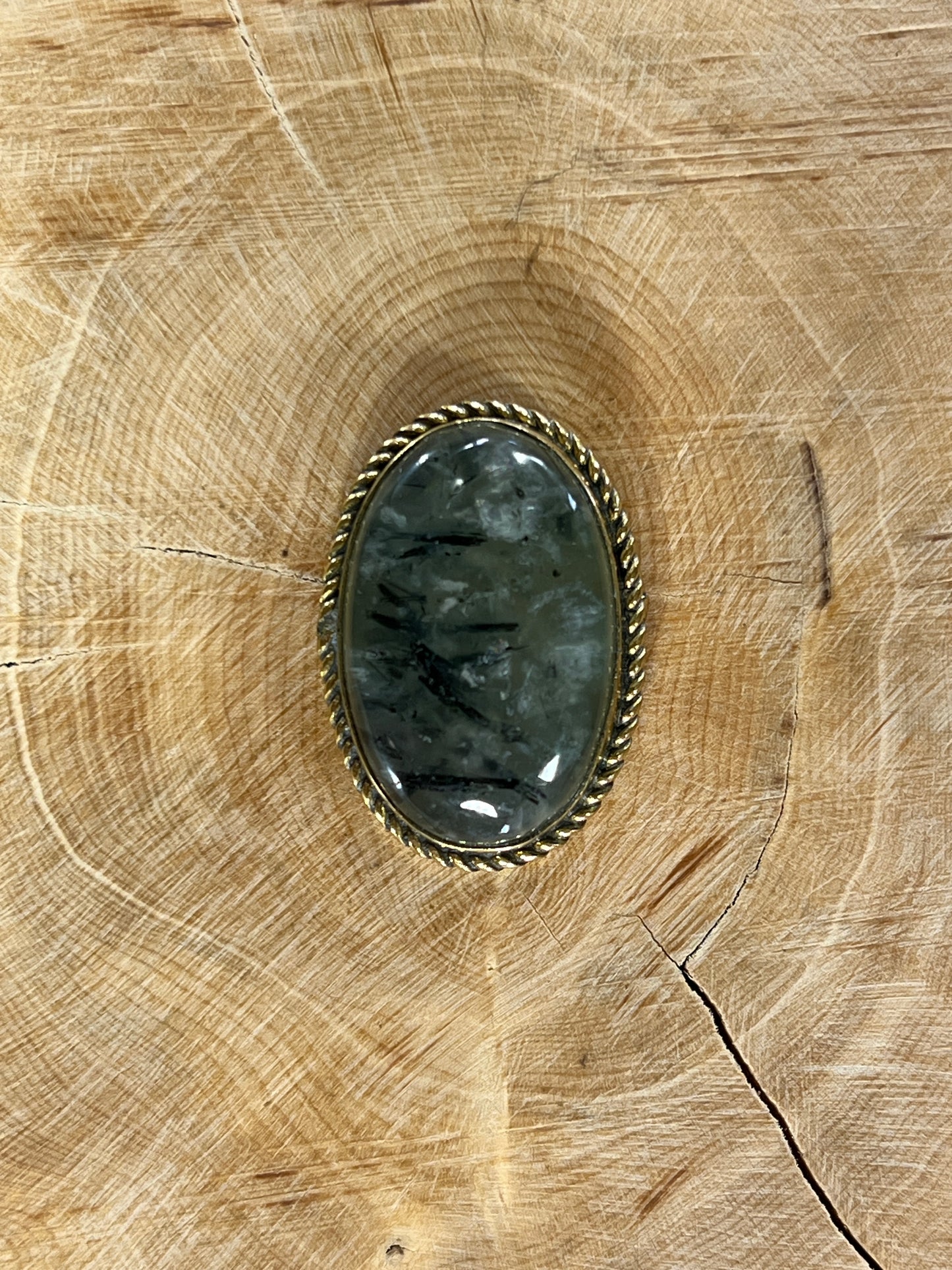 Préhnite Rutile sertie doré n°D5 (2,8cm x 2cm)