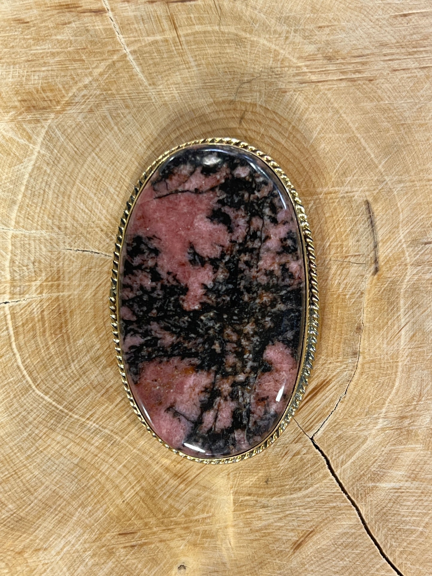 Rhodonite sertie doré n°D5 (4,3cm x 2,8cm)