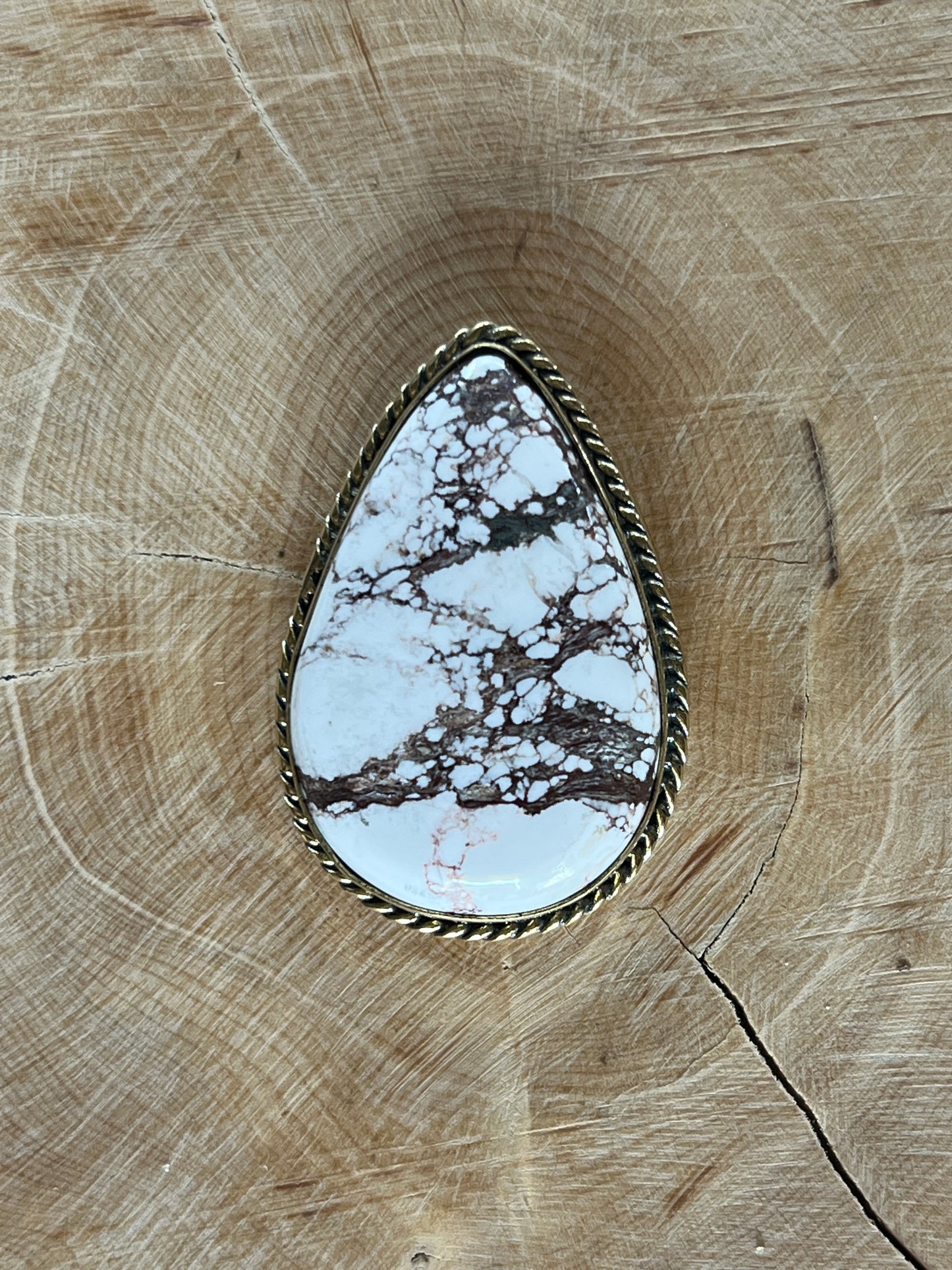 Magnésite de cheval sertie doré n°D1 (3,8cm x 2,5cm)