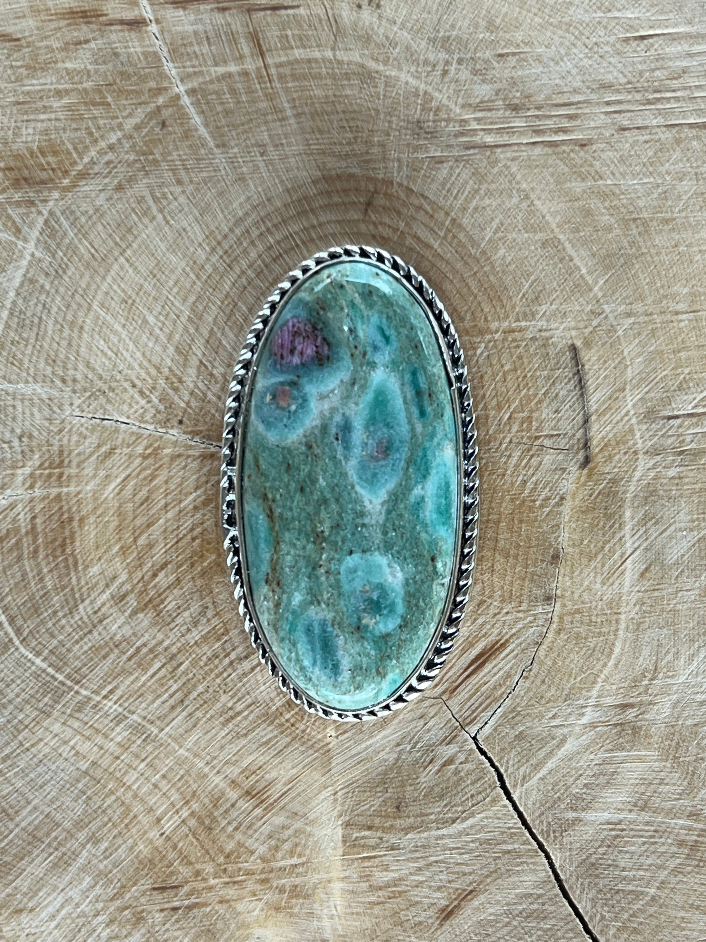 Rubis Fuschite sertie argenté n°A4 (3,8cm x 2,1cm)