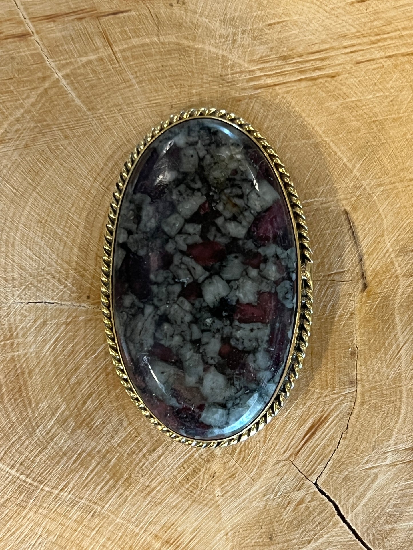 Eudialyte sertie doré n°D5 (4cm x 2,5cm)