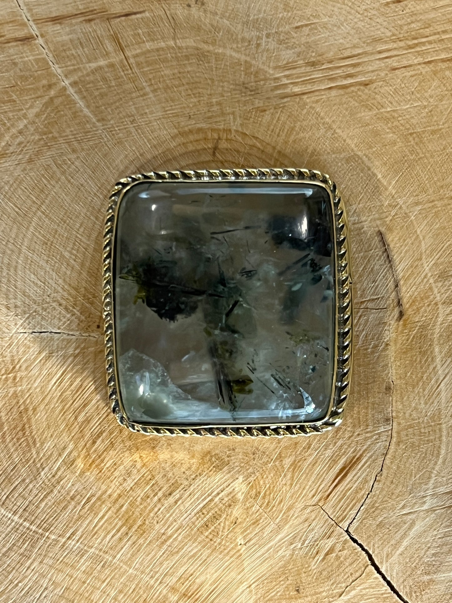 Préhnite Rutile sertie doré n°D4 (2,9cm x 2,7cm)