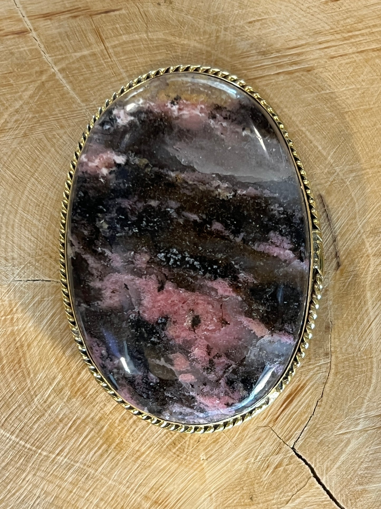 Rhodonite sertie doré n°D3 (4,8cm x 3,4cm)