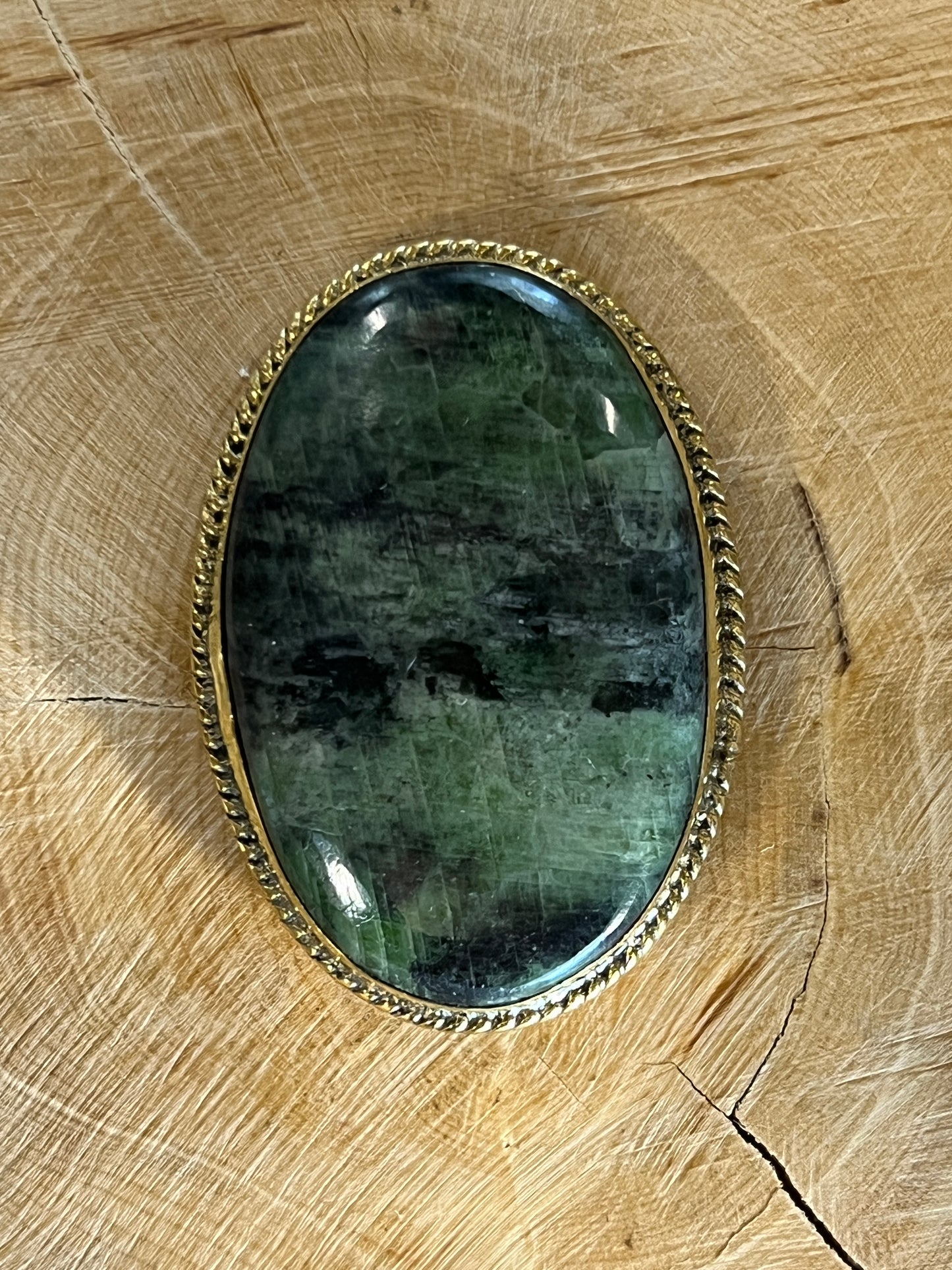 Zoïsite Rubis sertie doré  n°D1 (4cm x 2,8cm)