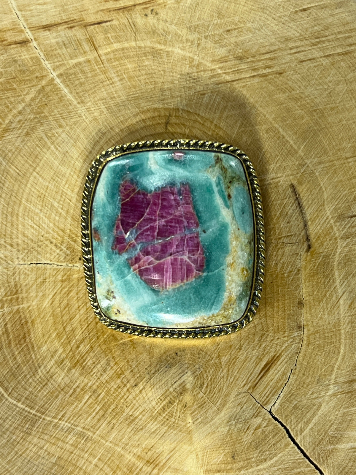 Rubis Fuschite sertie doré n°D3 (2,6cm x 2,8cm)
