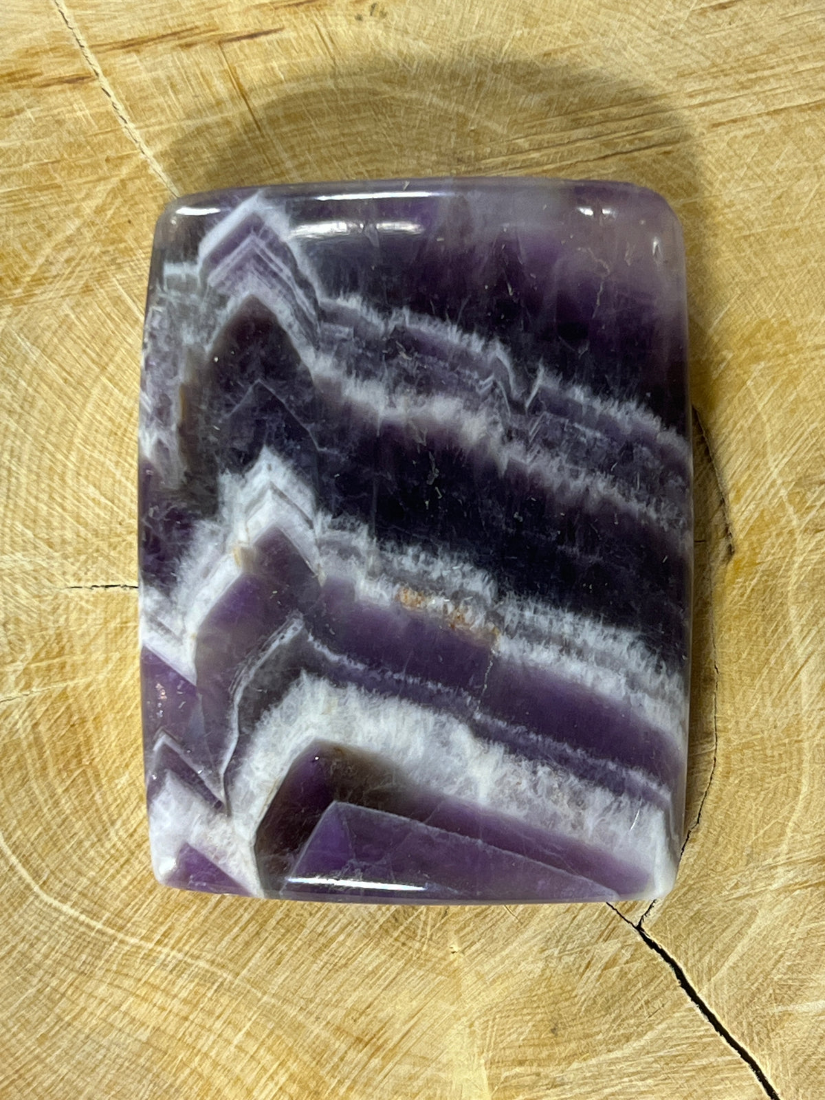 Améthyste Chevron n°3 (4,6cm x 3,5cm)