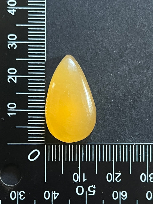 Aragonite Jaune n°3 (2,8cm x 1,5cm)