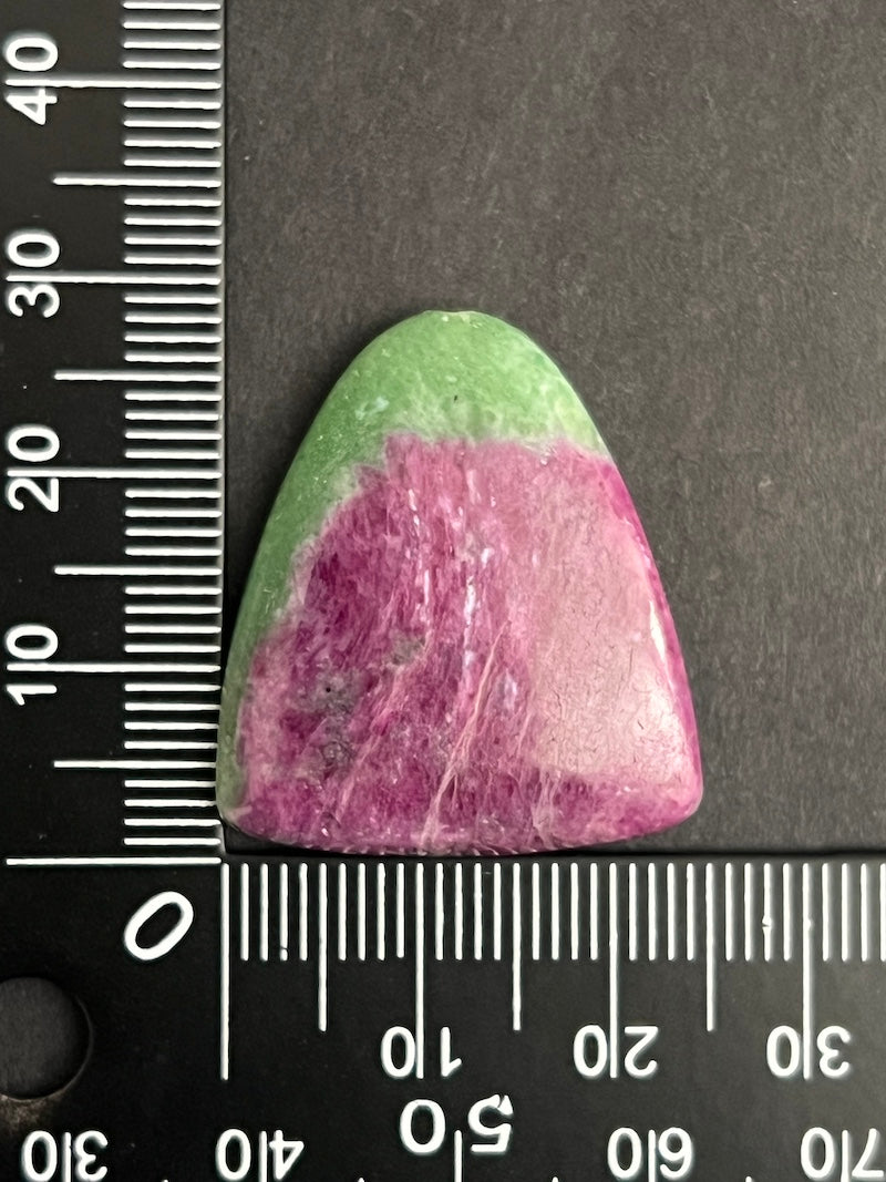 Zoïsite Rubis n°4 (2,8cm x 2,4cm)