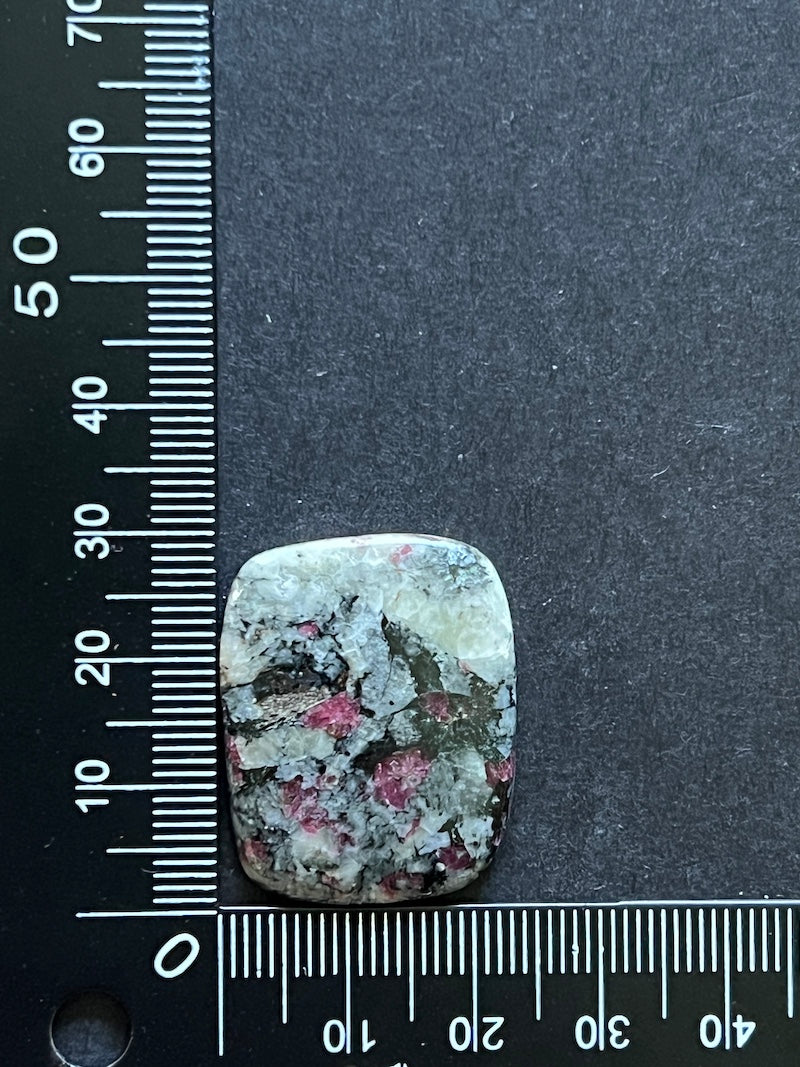 Eudialyte n°2 (3,2cm x 2,1cm)