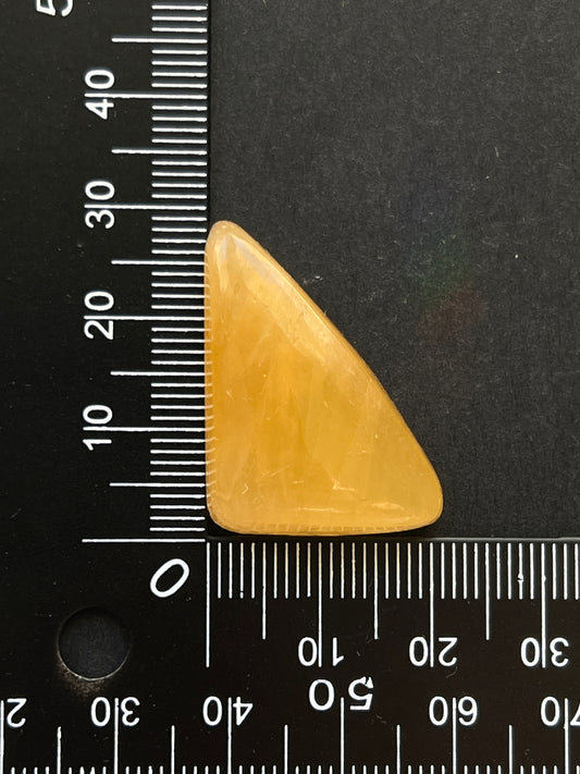 Aragonite Jaune n°2 (2,9cm x 2,1cm)