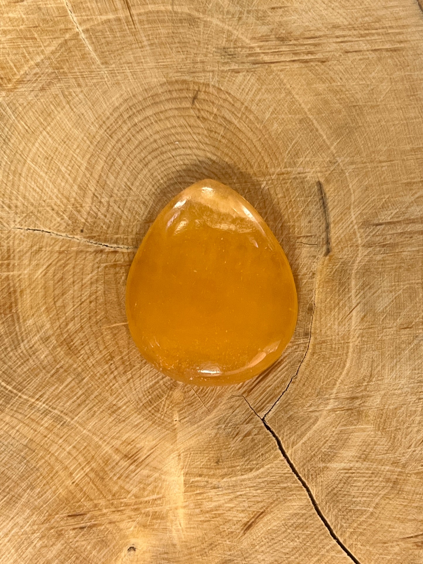 Aragonite Jaune n°4 (2,8 cm x 2,4cm)