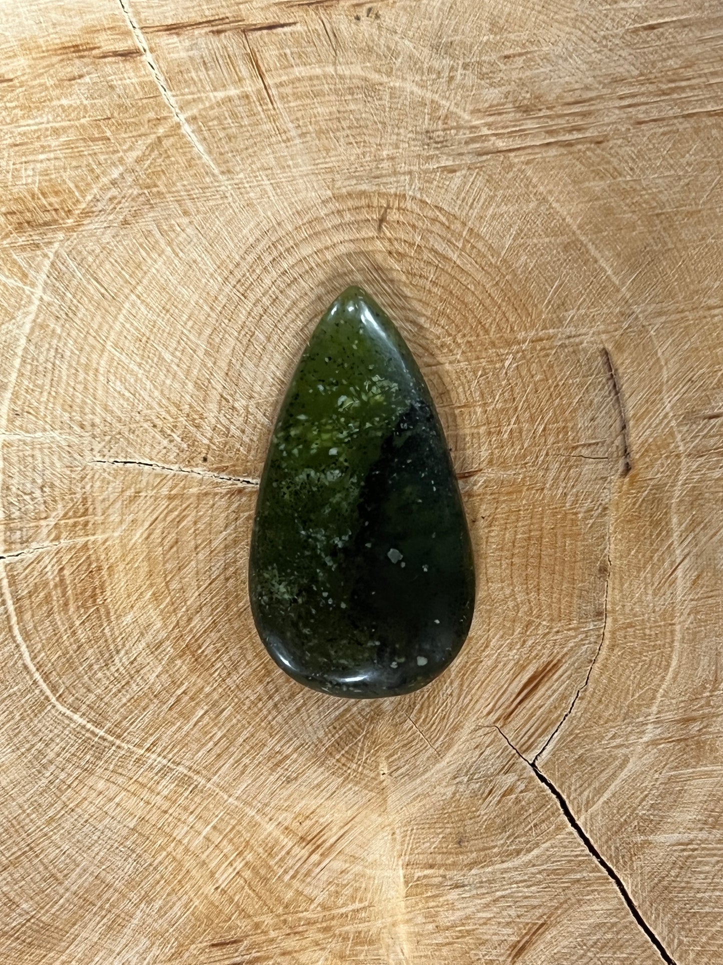 Néphrite n°2 (3,2 cm x 1,6 cm)