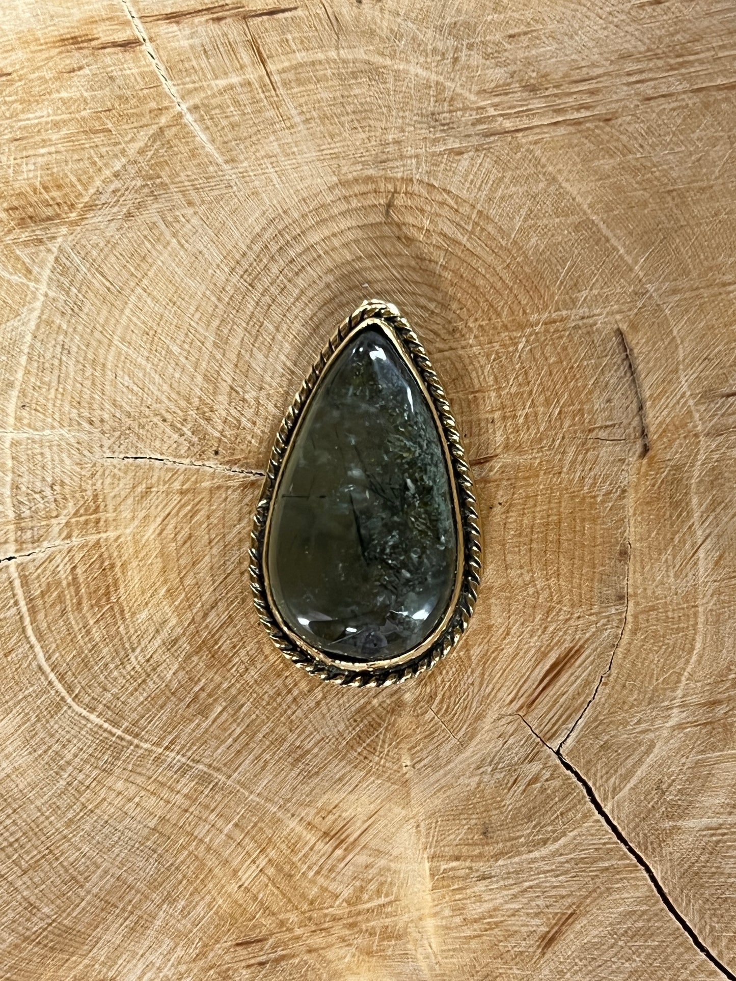 Préhnite Rutile sertie doré n°D3 (3,1cm x 1,8cm)